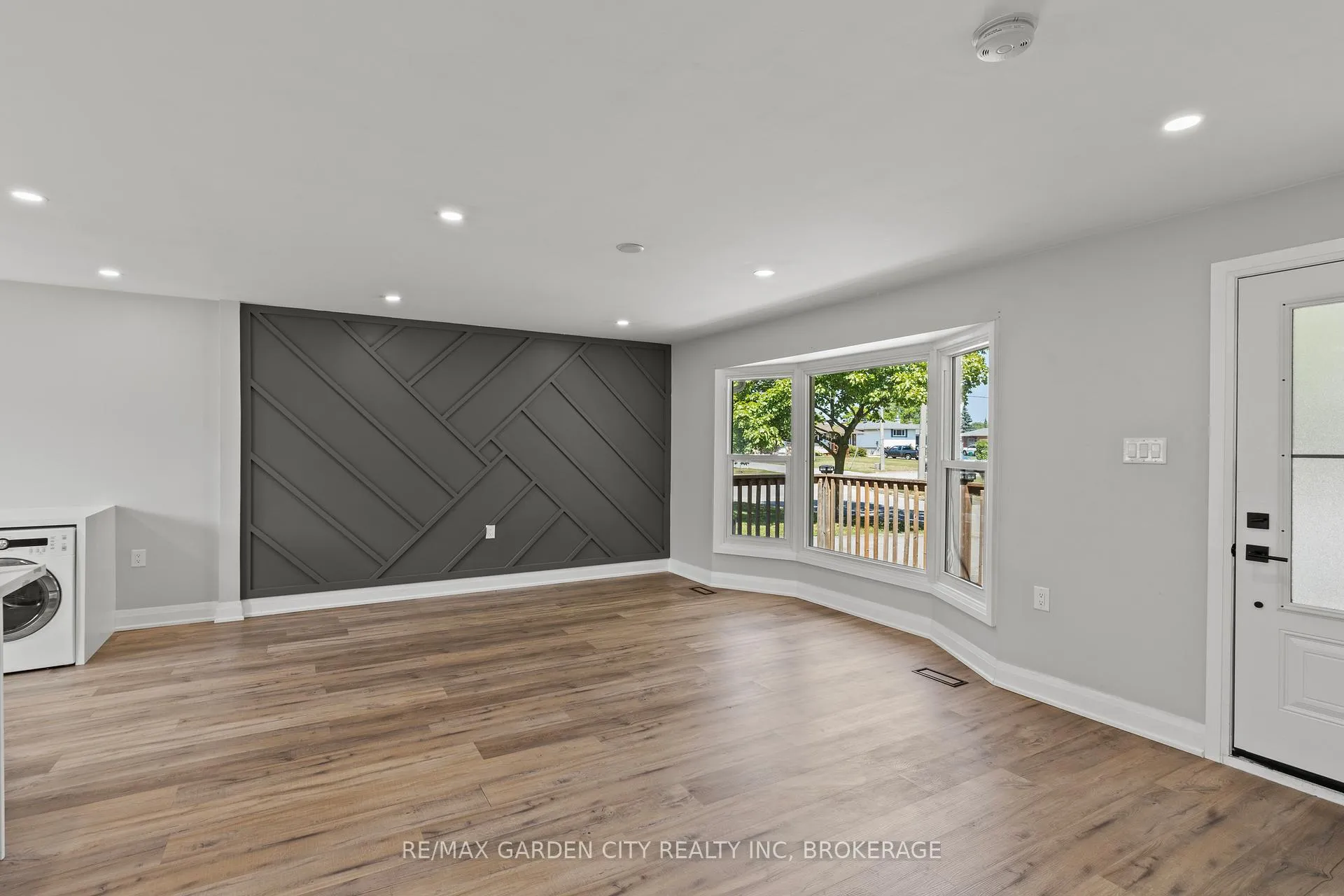 Photo 7 of Unit 1, 15 Ancaster Boulevard, St. Catharines, Carlton/Bunting — HOMEH