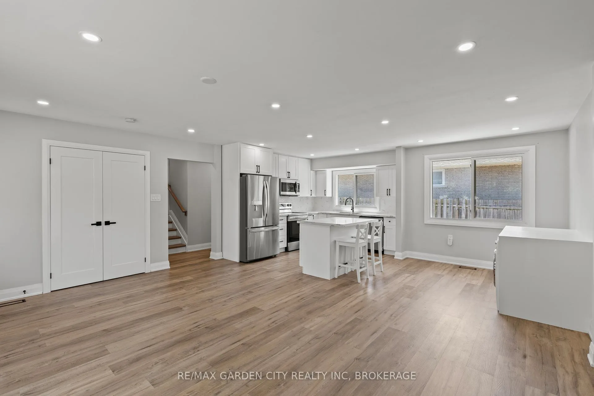 Photo 8 of Unit 1, 15 Ancaster Boulevard, St. Catharines, Carlton/Bunting — HOMEH