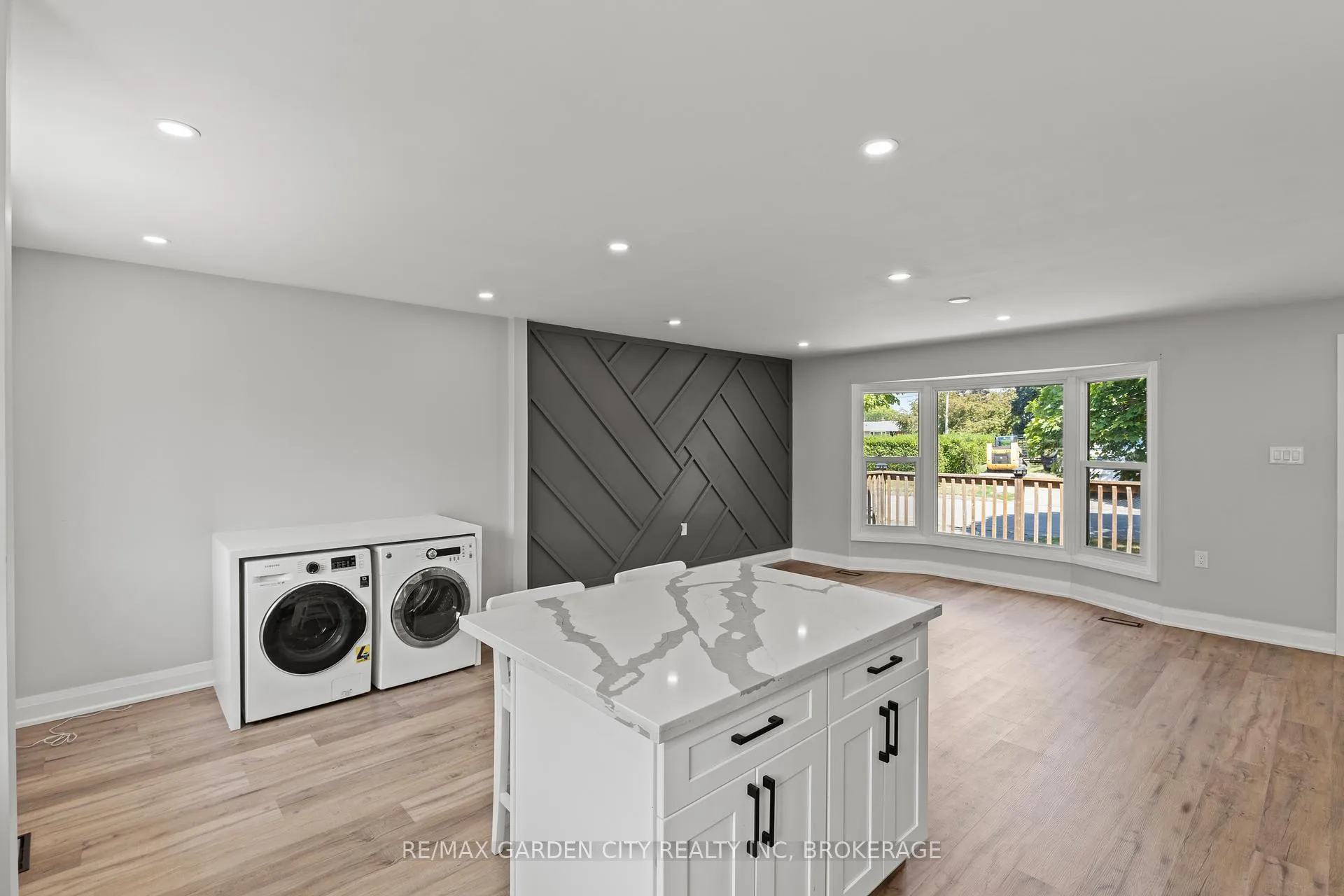 Photo 11 of Unit 1, 15 Ancaster Boulevard, St. Catharines, Carlton/Bunting — HOMEH