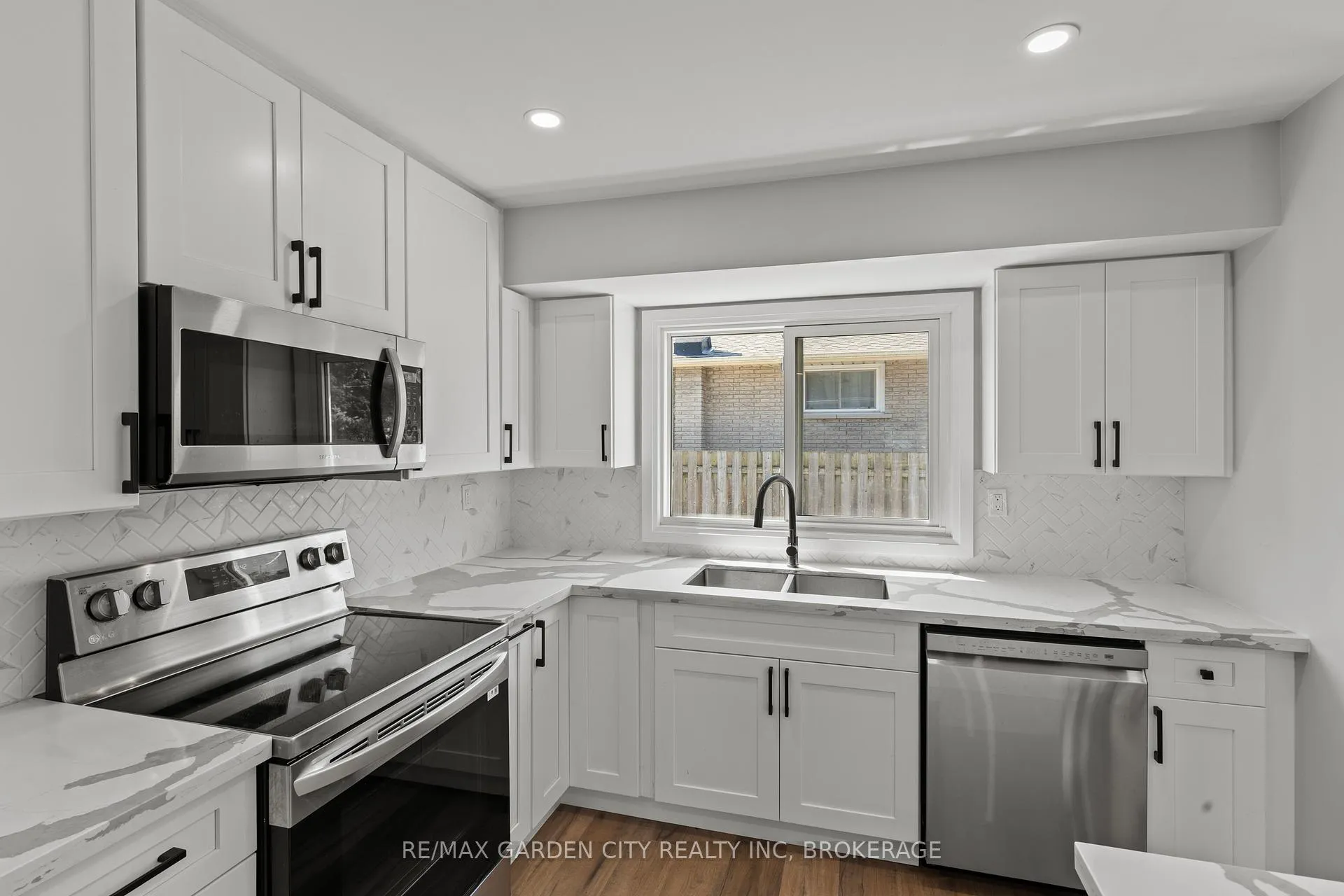Photo 12 of Unit 1, 15 Ancaster Boulevard, St. Catharines, Carlton/Bunting — HOMEH