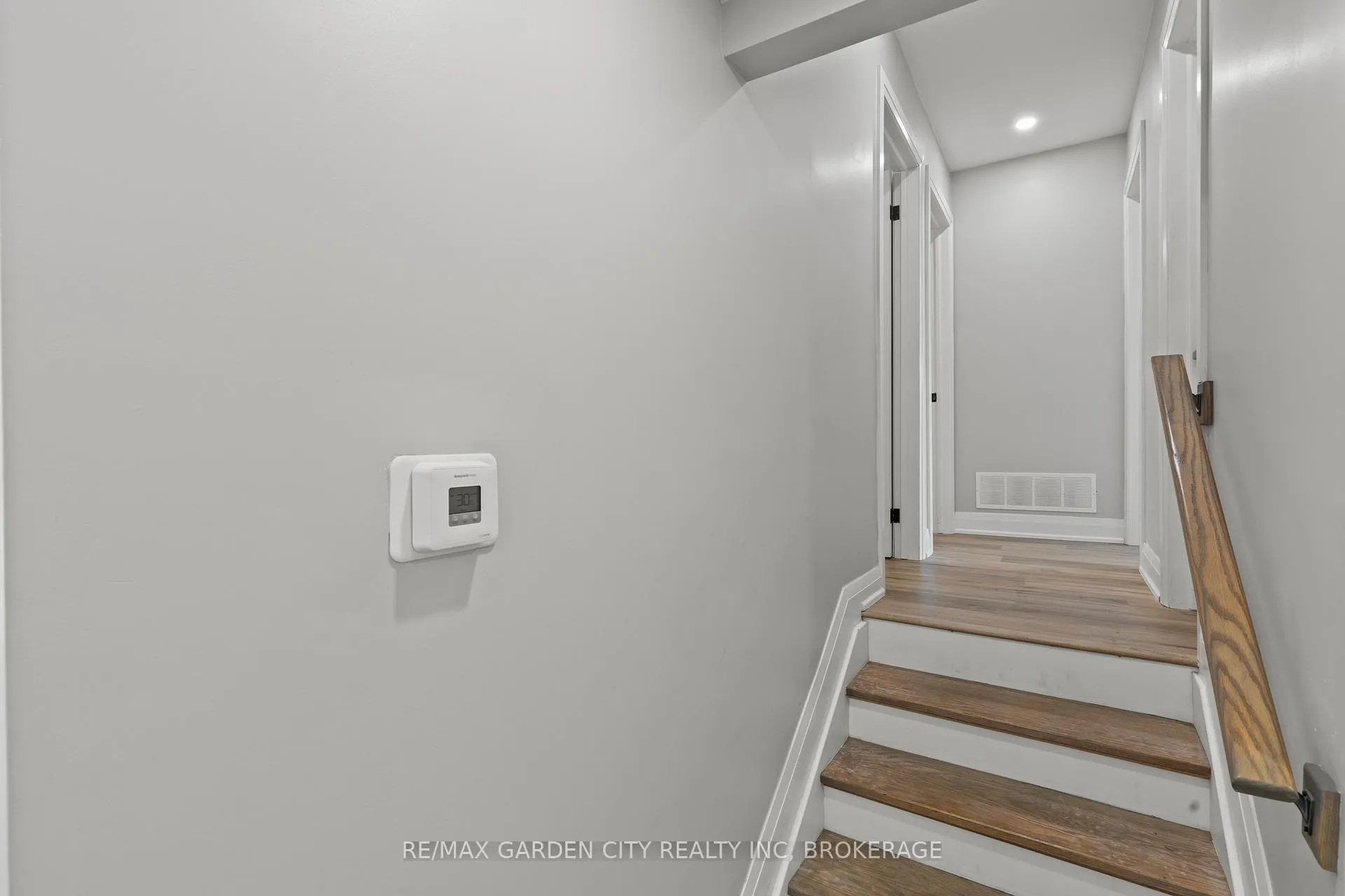 Photo 13 of Unit 1, 15 Ancaster Boulevard, St. Catharines, Carlton/Bunting — HOMEH