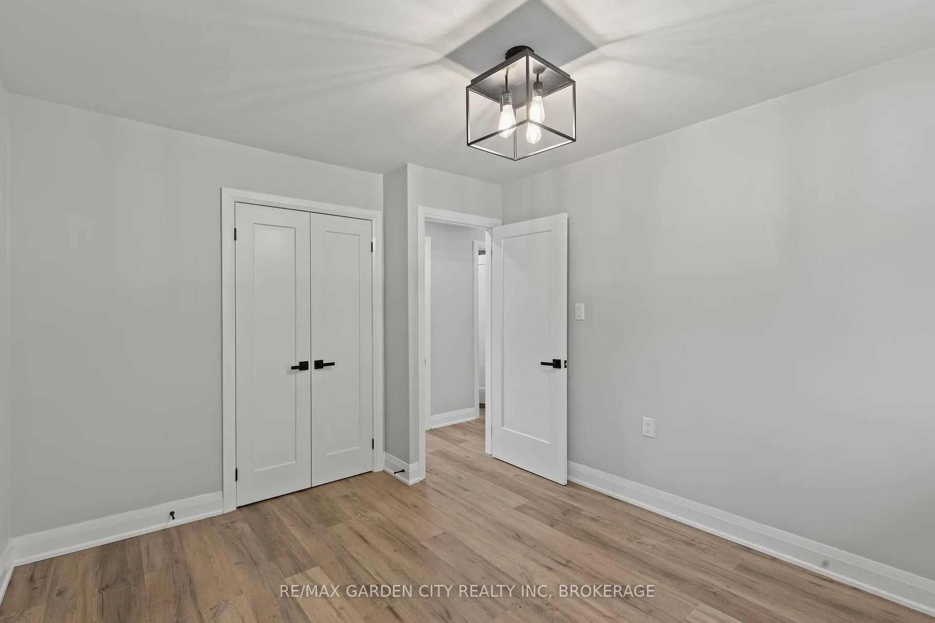 Photo 15 of Unit 1, 15 Ancaster Boulevard, St. Catharines, Carlton/Bunting — HOMEH