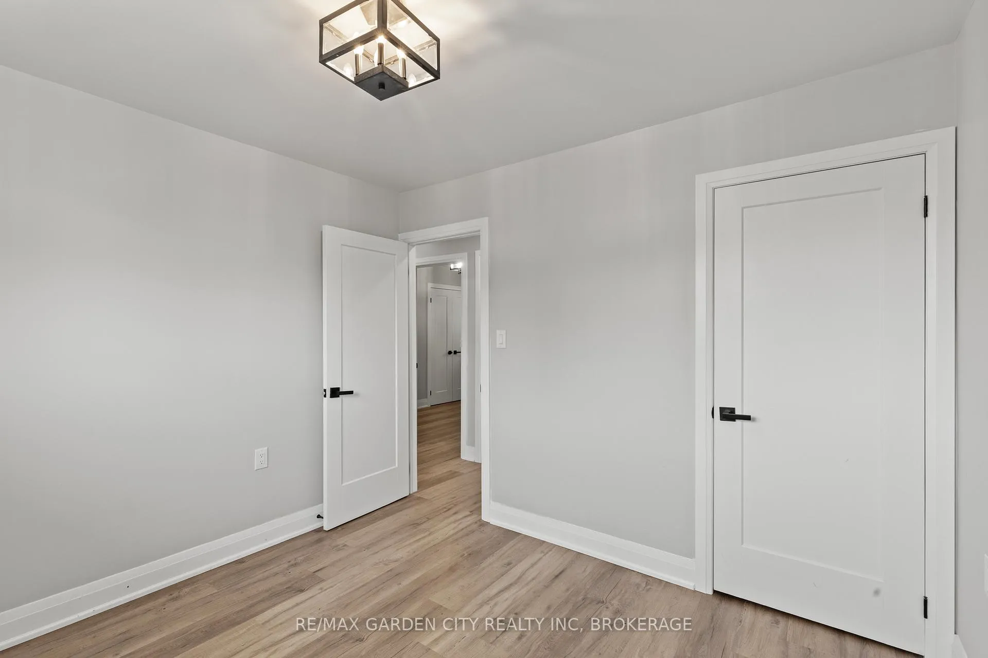 Photo 17 of Unit 1, 15 Ancaster Boulevard, St. Catharines, Carlton/Bunting — HOMEH