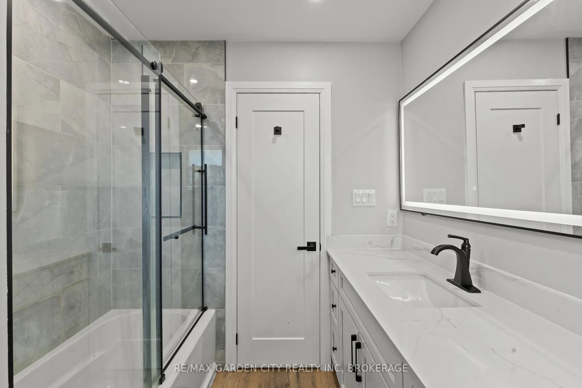 Photo 21 of Unit 1, 15 Ancaster Boulevard, St. Catharines, Carlton/Bunting — HOMEH