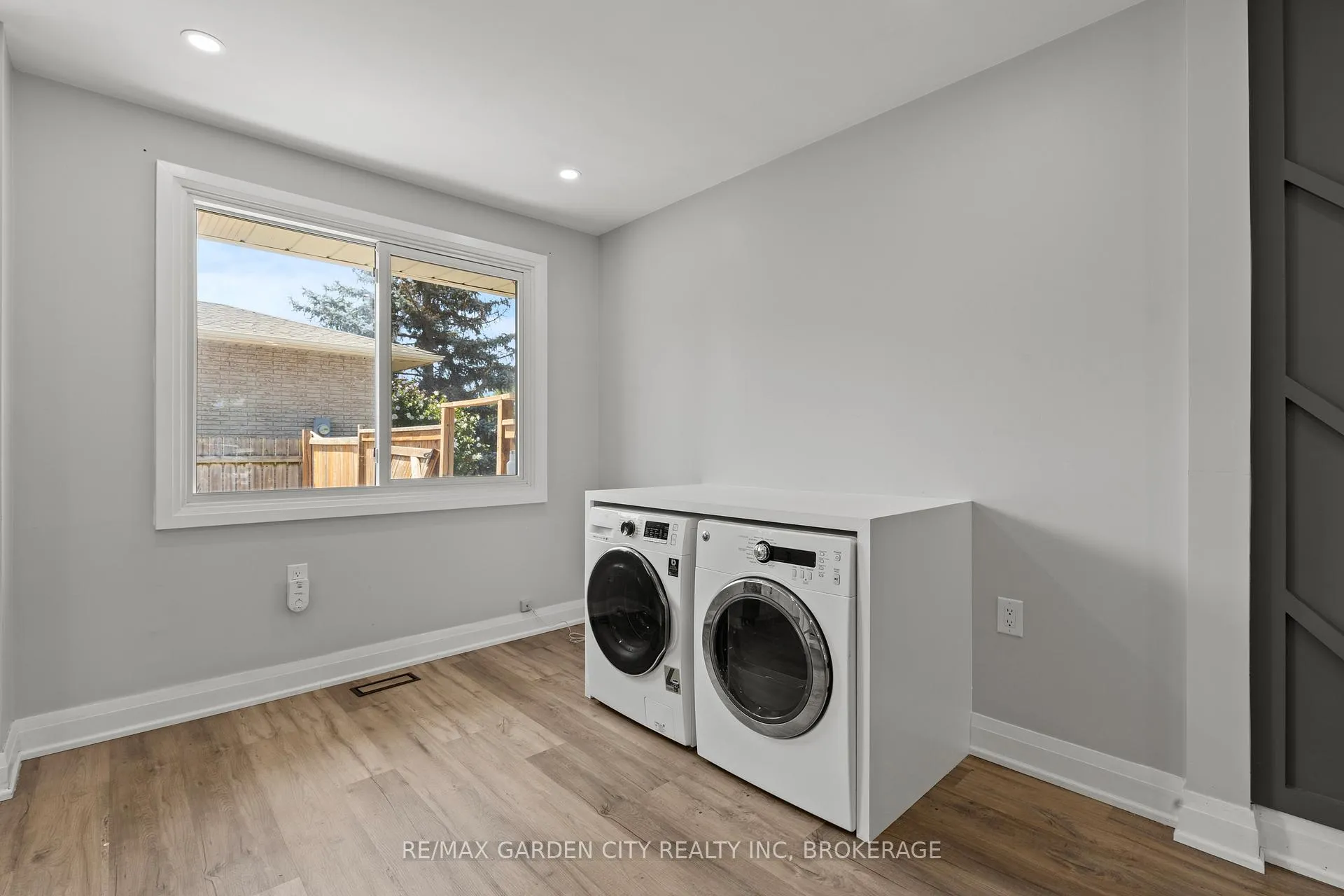 Photo 22 of Unit 1, 15 Ancaster Boulevard, St. Catharines, Carlton/Bunting — HOMEH