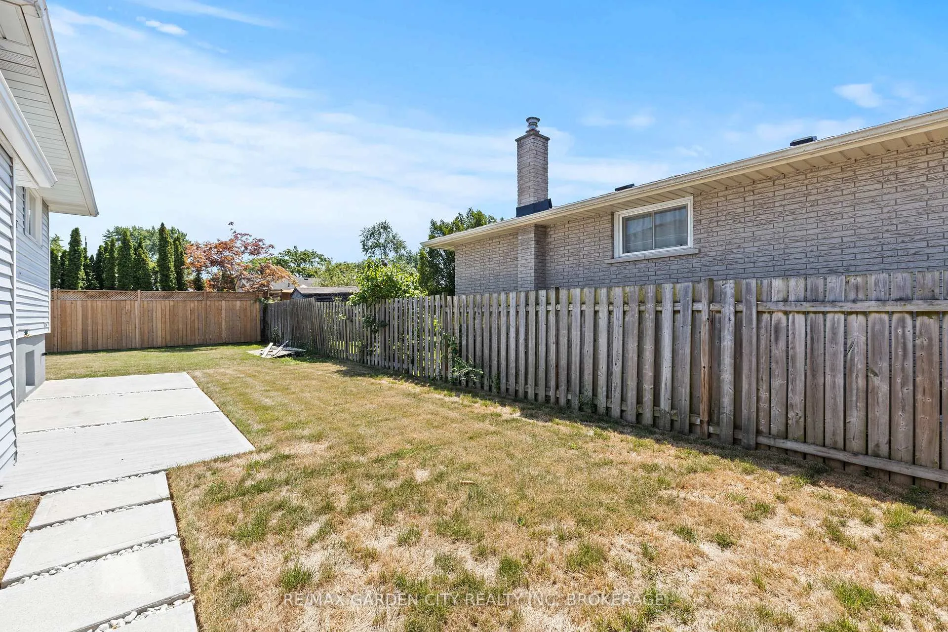Photo 23 of Unit 1, 15 Ancaster Boulevard, St. Catharines, Carlton/Bunting — HOMEH