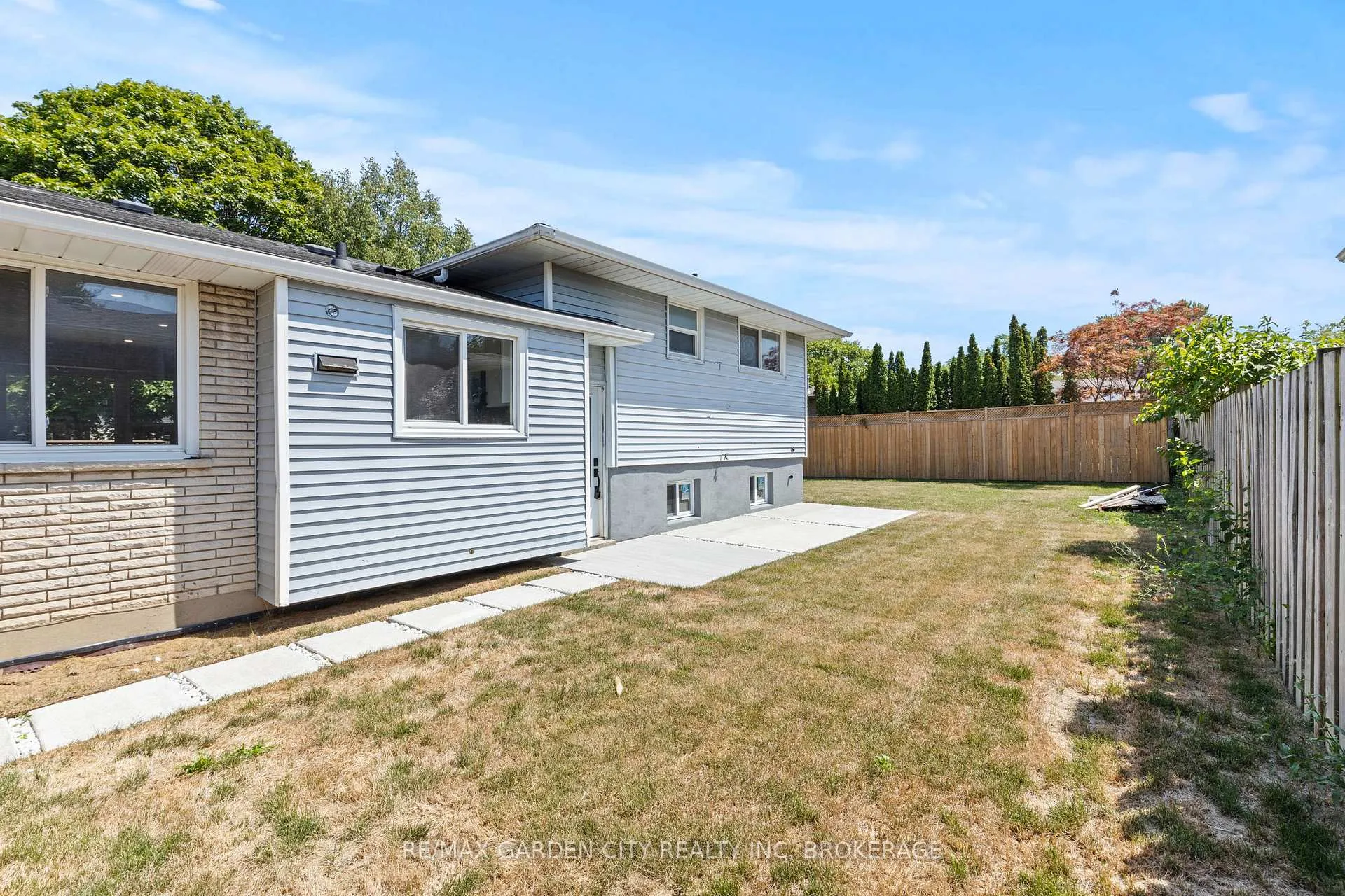 Photo 24 of Unit 1, 15 Ancaster Boulevard, St. Catharines, Carlton/Bunting — HOMEH