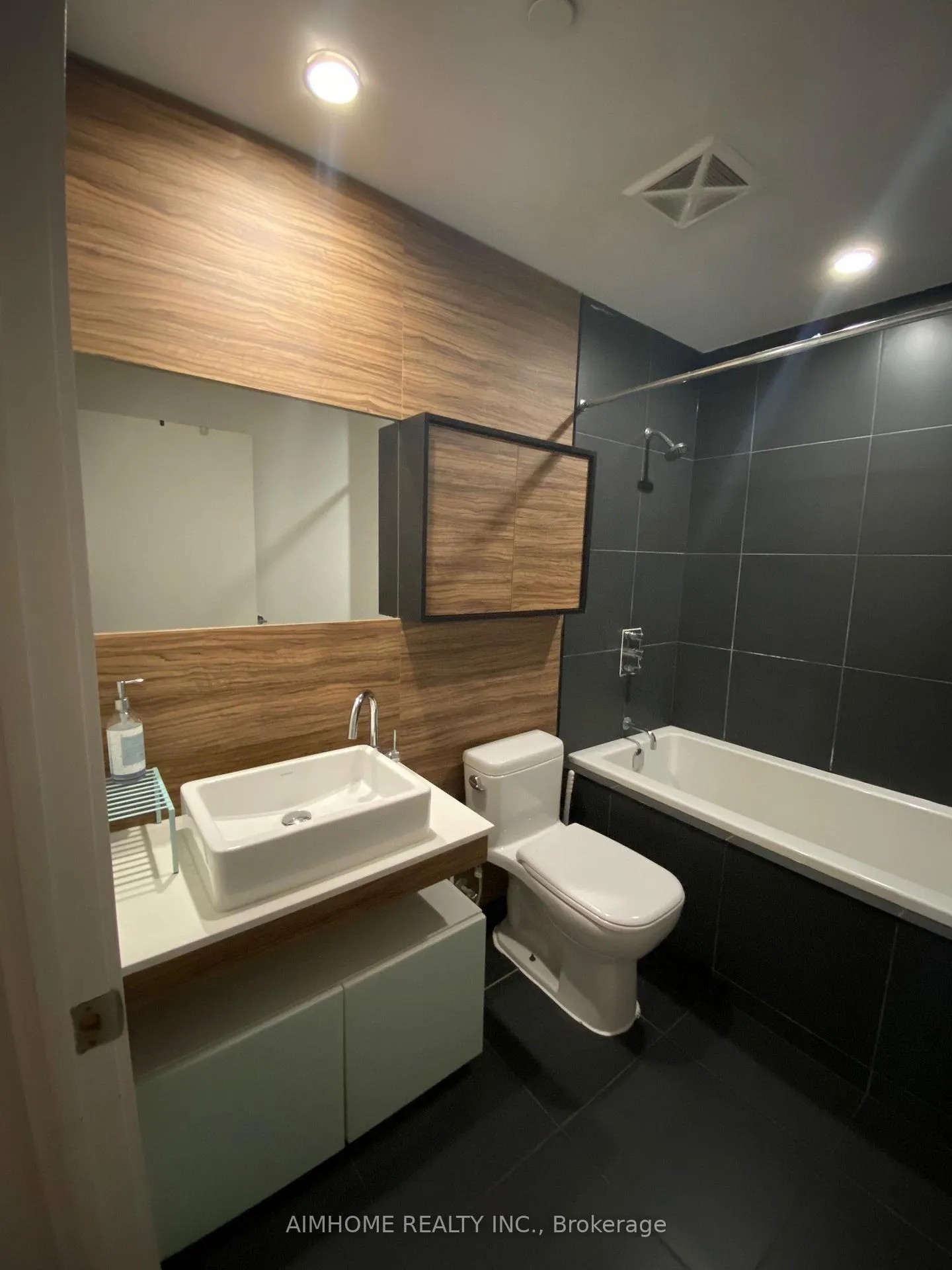 Photo 3 of Unit 601, 75 St Nicholas Street, Toronto, Bay Street Corridor — HOMEH