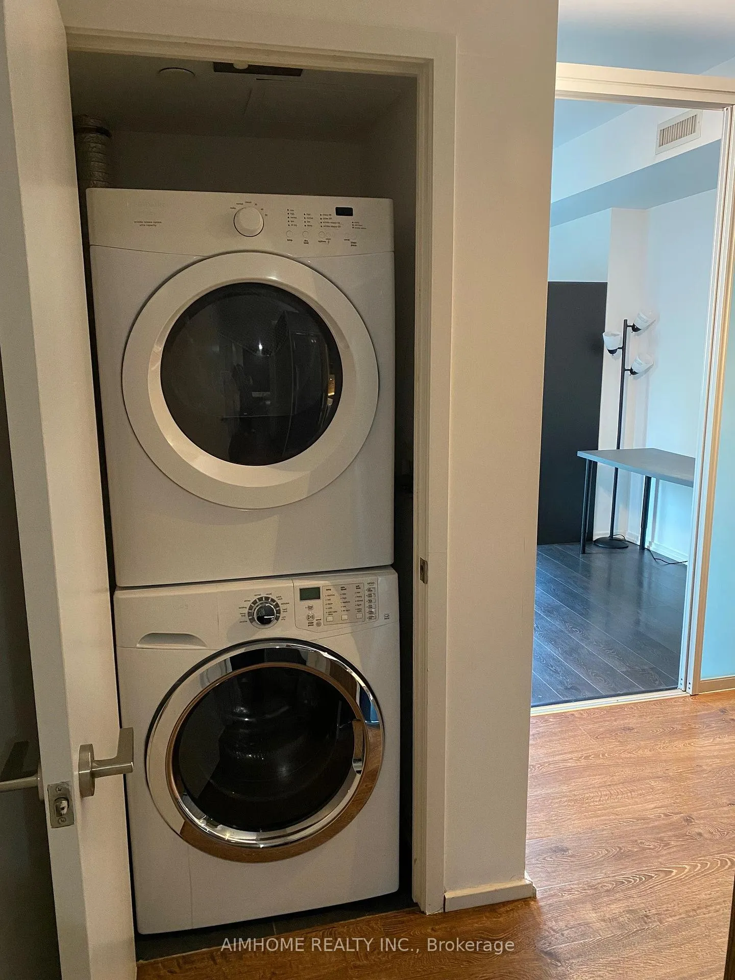 Photo 4 of Unit 601, 75 St Nicholas Street, Toronto, Bay Street Corridor — HOMEH