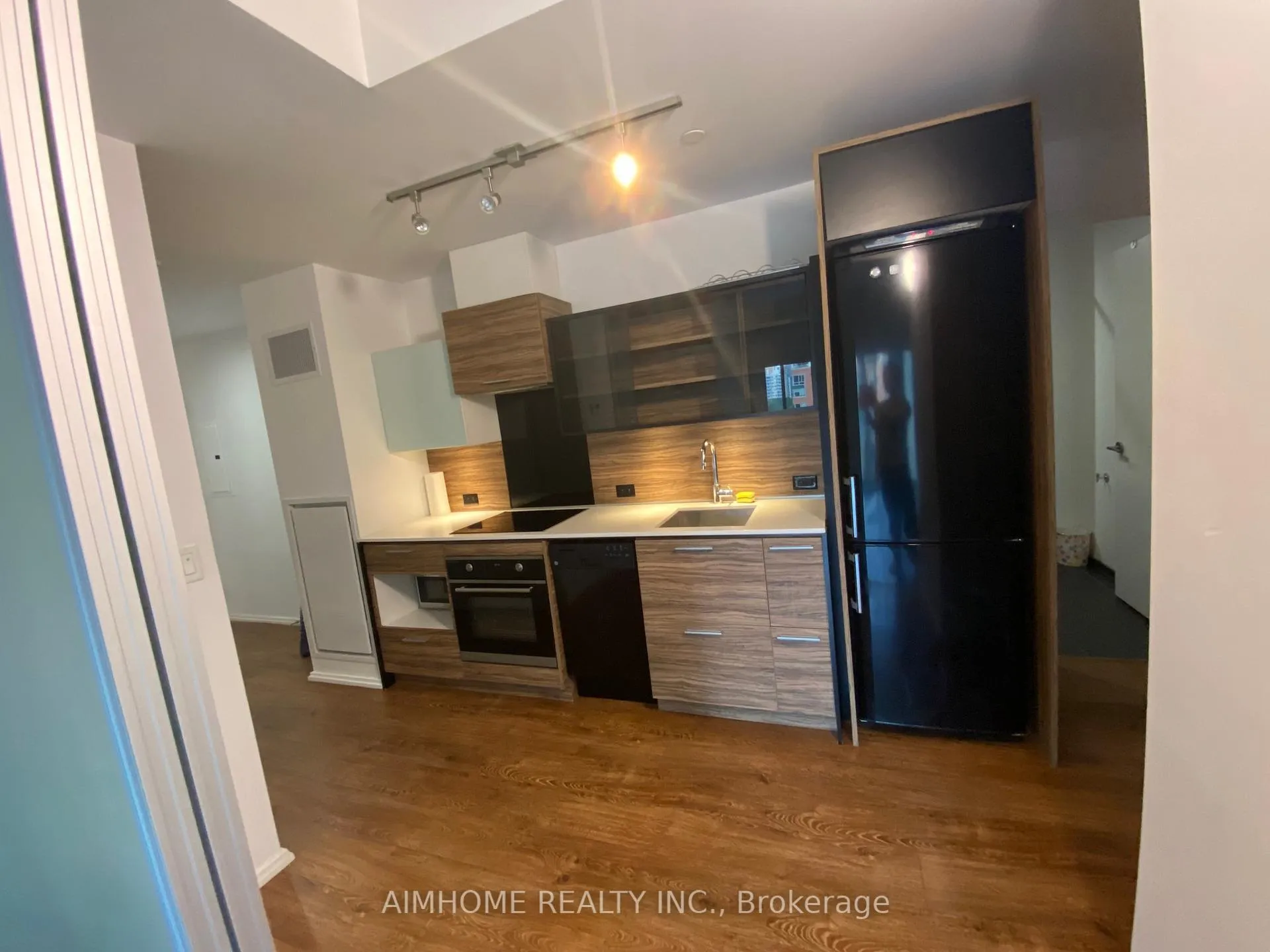 Photo 6 of Unit 601, 75 St Nicholas Street, Toronto, Bay Street Corridor — HOMEH