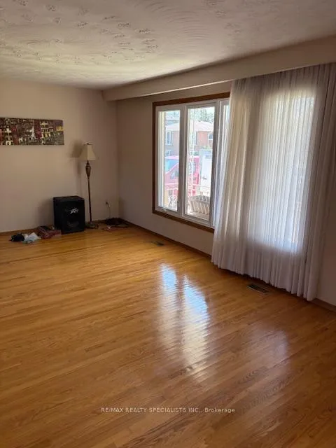Photo 4 of 30 Nardi Court, Hamilton, Greenford — HOMEH