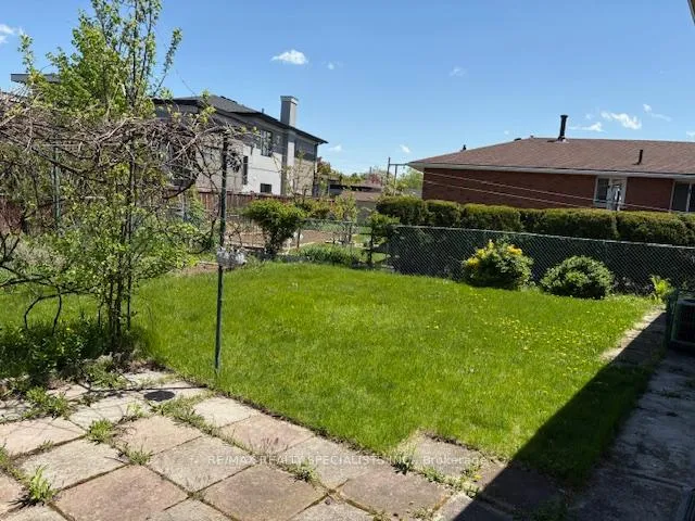Photo 16 of 30 Nardi Court, Hamilton, Greenford — HOMEH