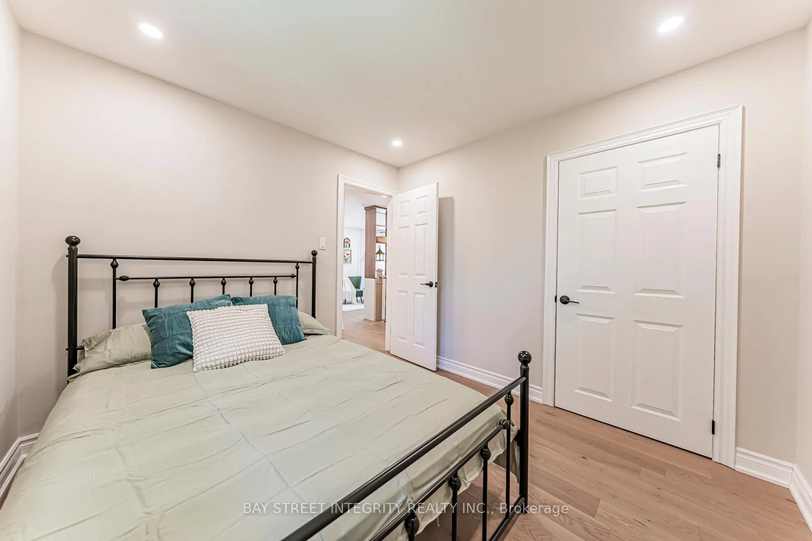 Photo 20 of 323 Clifton Road, Kitchener — HOMEH