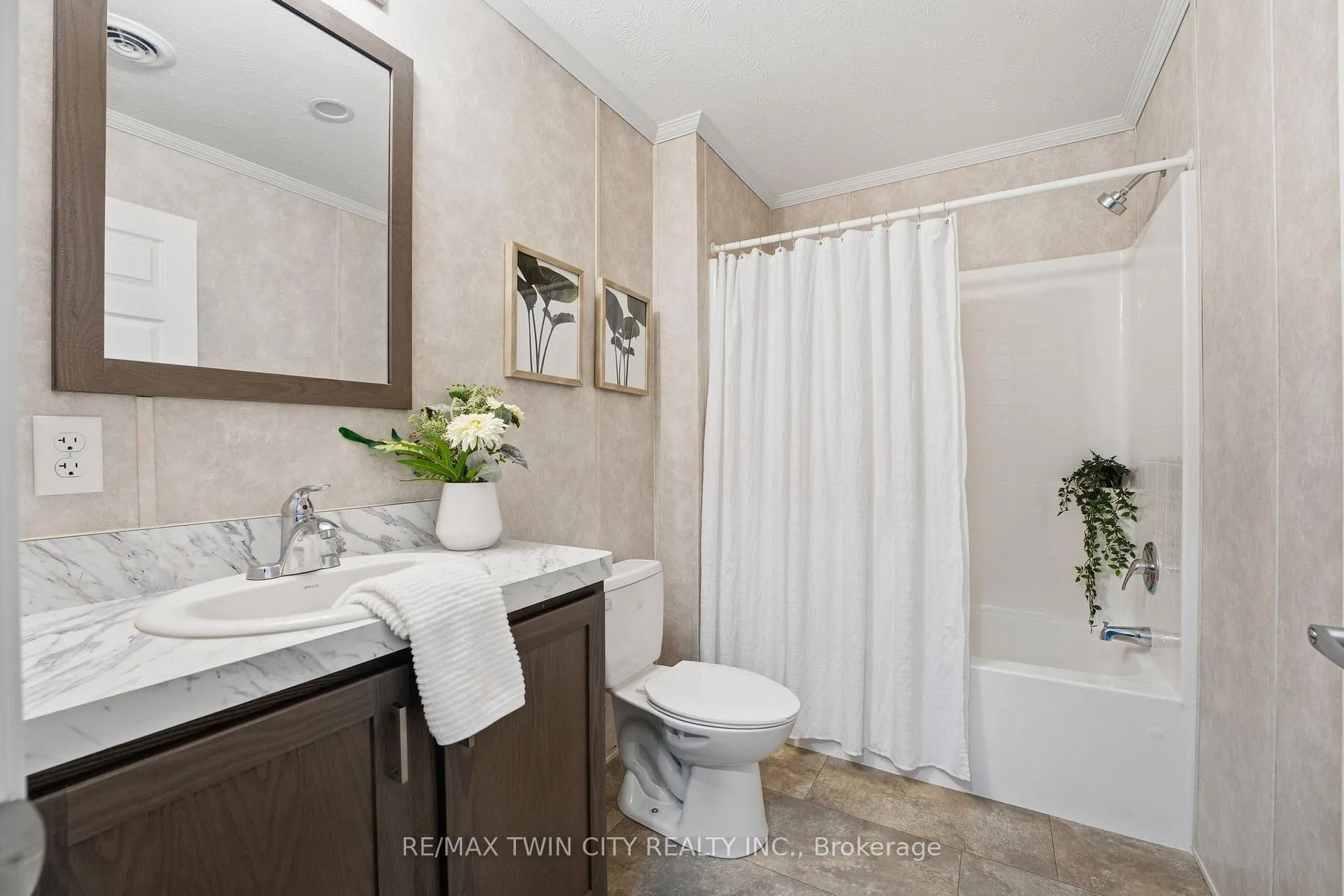 Photo 12 of Unit 703, 99 Fourth Concession Road, Brant, Burford — HOMEH