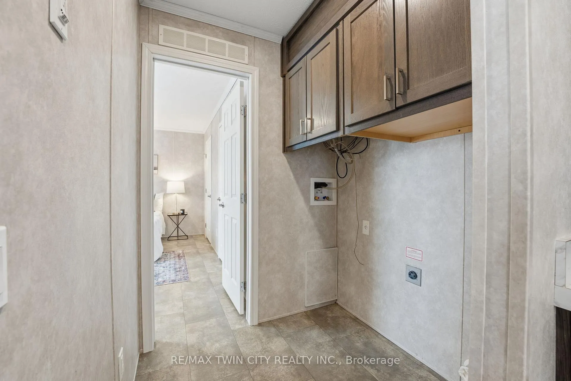 Photo 14 of Unit 703, 99 Fourth Concession Road, Brant, Burford — HOMEH