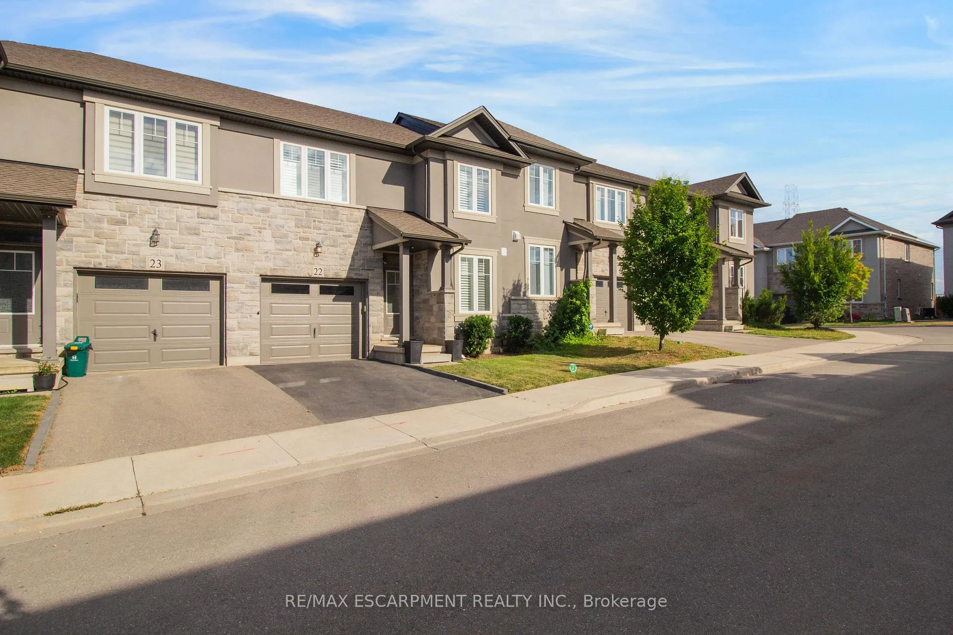 Photo 2 of Unit 22, 120 Vineberg Drive, Hamilton, Allison — HOMEH