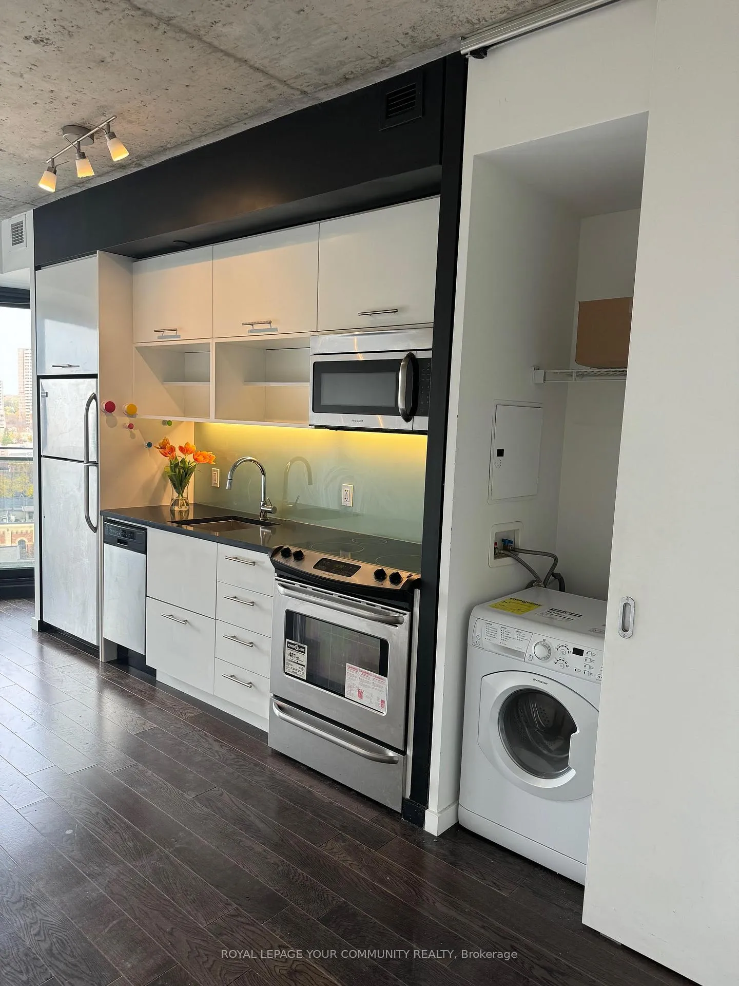 Photo 2 of Unit 1012, 51 Trolley Crescent, Toronto, Moss Park — HOMEH