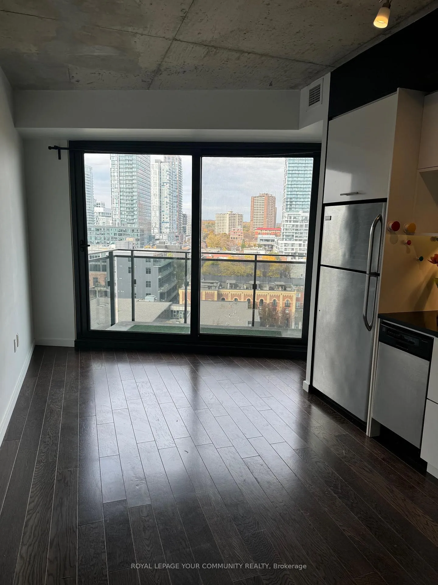 Photo 3 of Unit 1012, 51 Trolley Crescent, Toronto, Moss Park — HOMEH