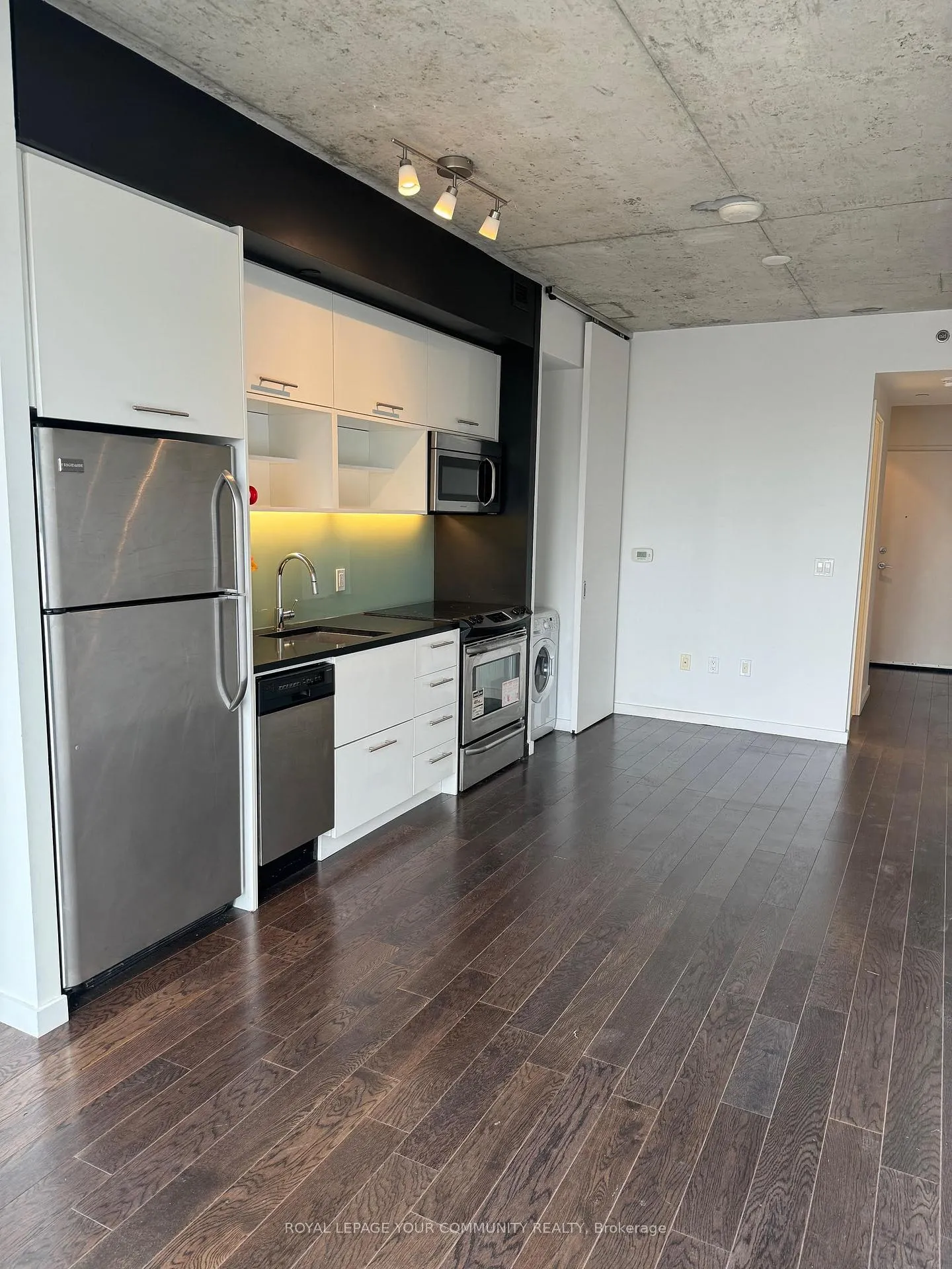 Photo 7 of Unit 1012, 51 Trolley Crescent, Toronto, Moss Park — HOMEH