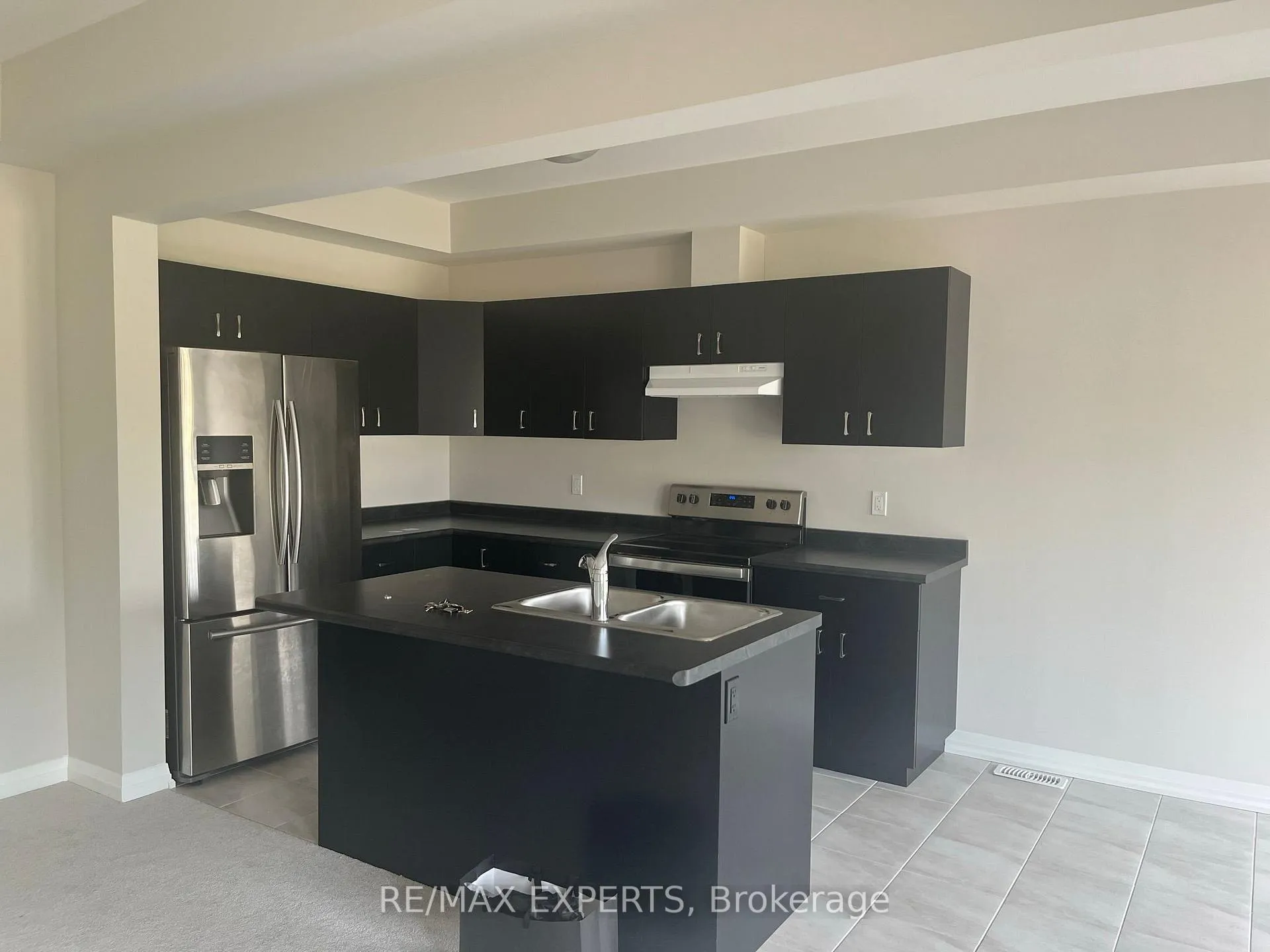 Photo 2 of 7302 Marvel Drive, Niagara Falls, Brown — HOMEH