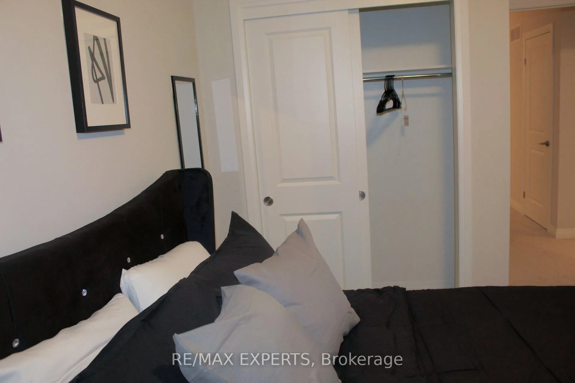 Photo 5 of 7302 Marvel Drive, Niagara Falls, Brown — HOMEH