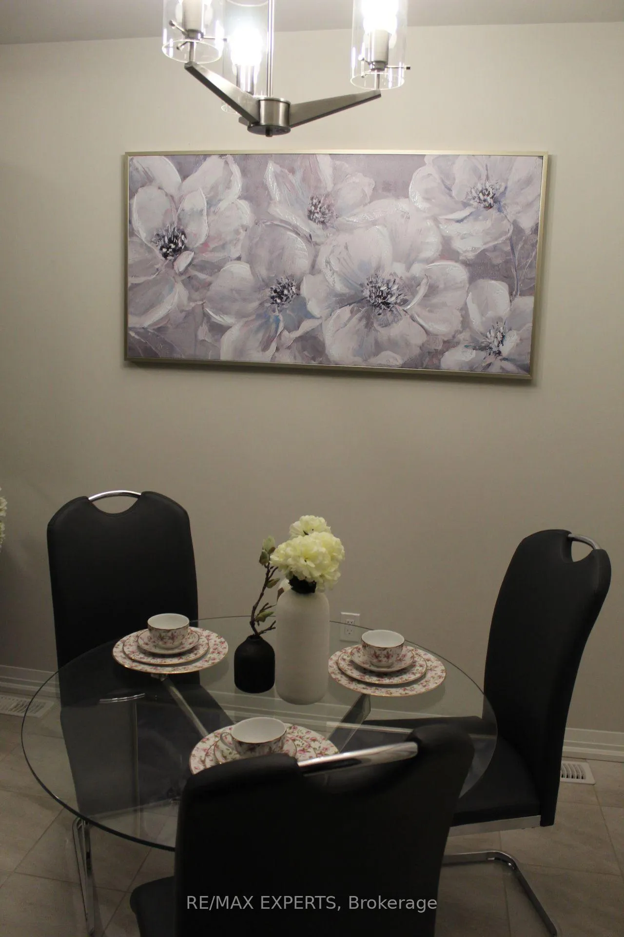 Photo 6 of 7302 Marvel Drive, Niagara Falls, Brown — HOMEH