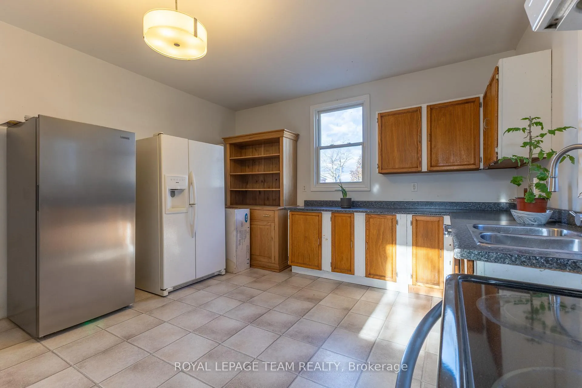 Photo 3 of 31 Daniel Street N, Arnprior — HOMEH