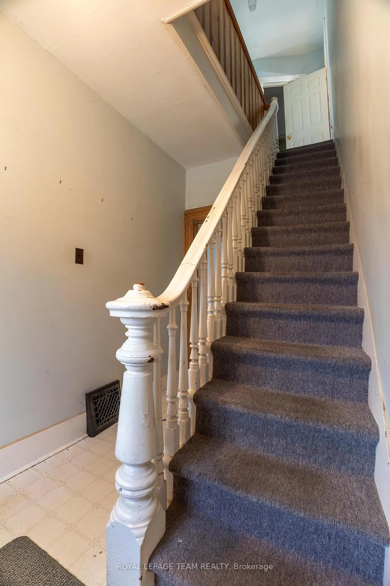 Photo 4 of 31 Daniel Street N, Arnprior — HOMEH