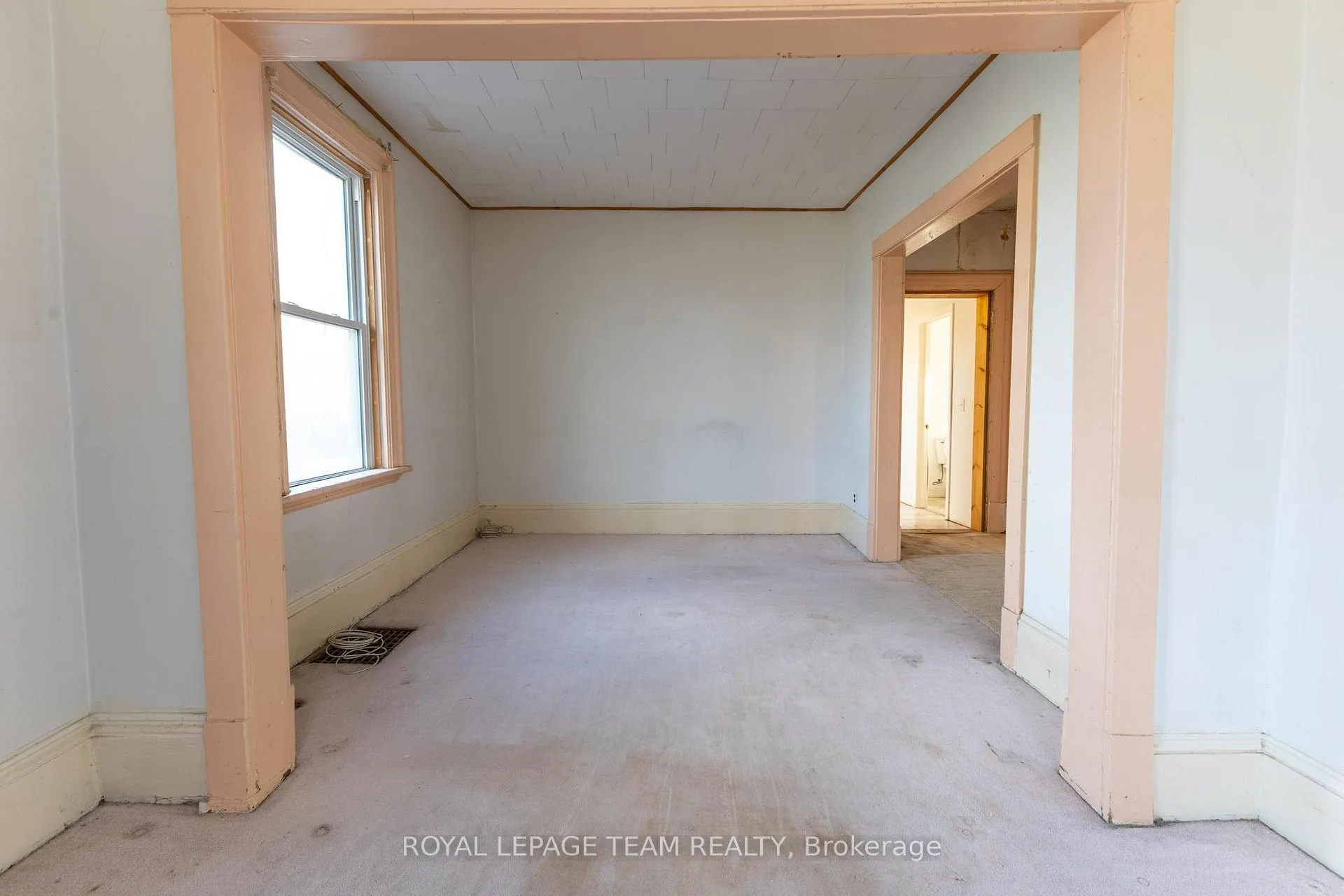 Photo 5 of 31 Daniel Street N, Arnprior — HOMEH