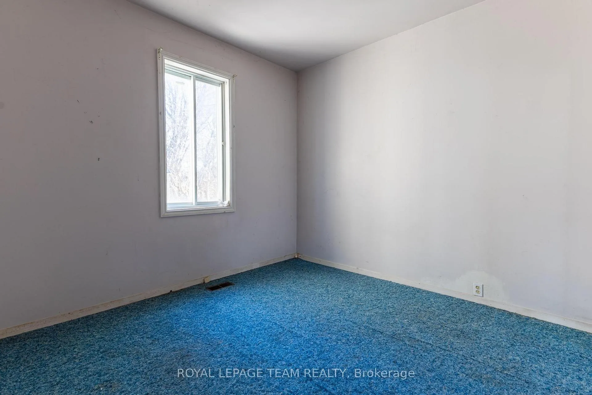 Photo 9 of 31 Daniel Street N, Arnprior — HOMEH