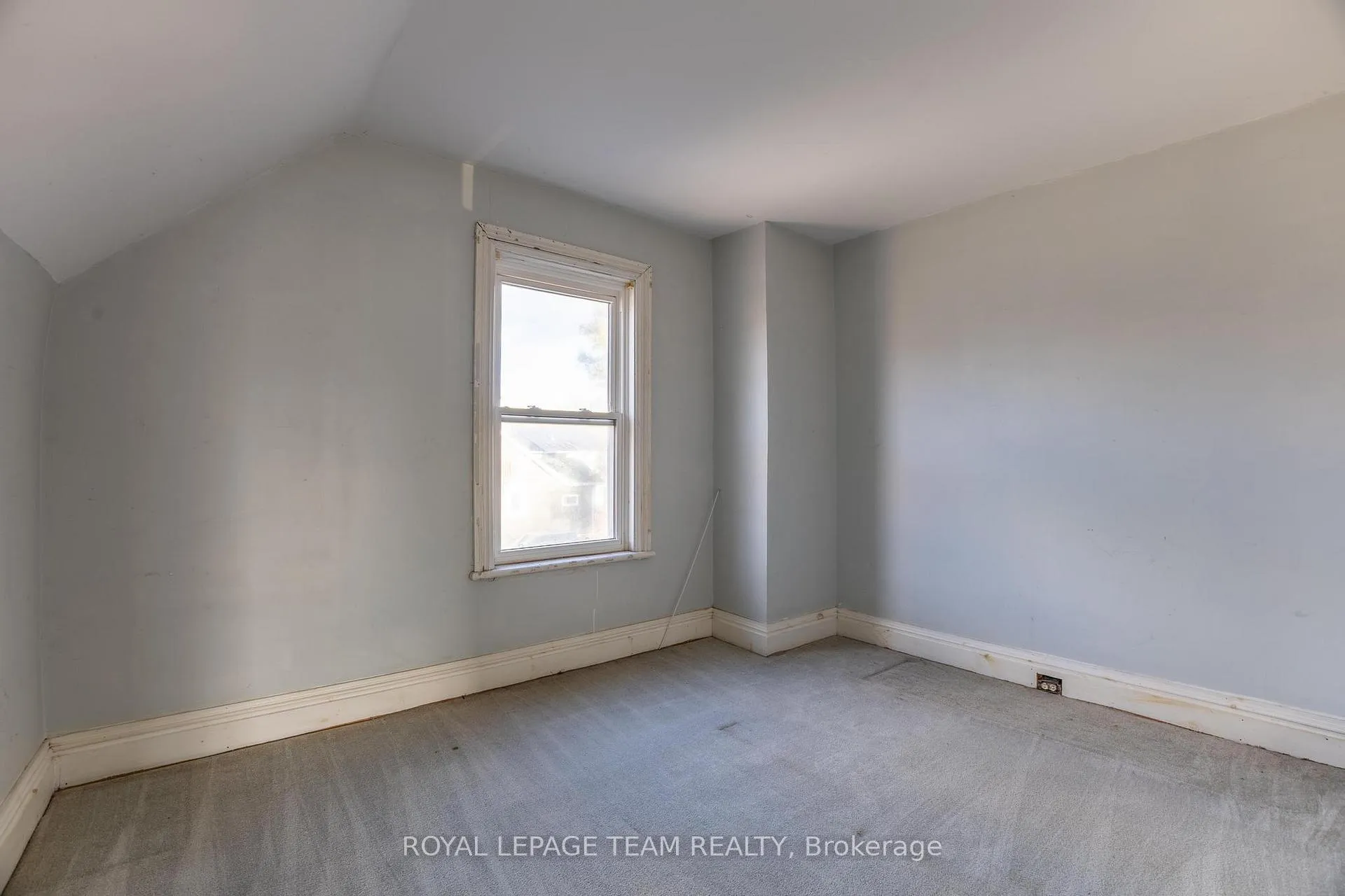 Photo 13 of 31 Daniel Street N, Arnprior — HOMEH