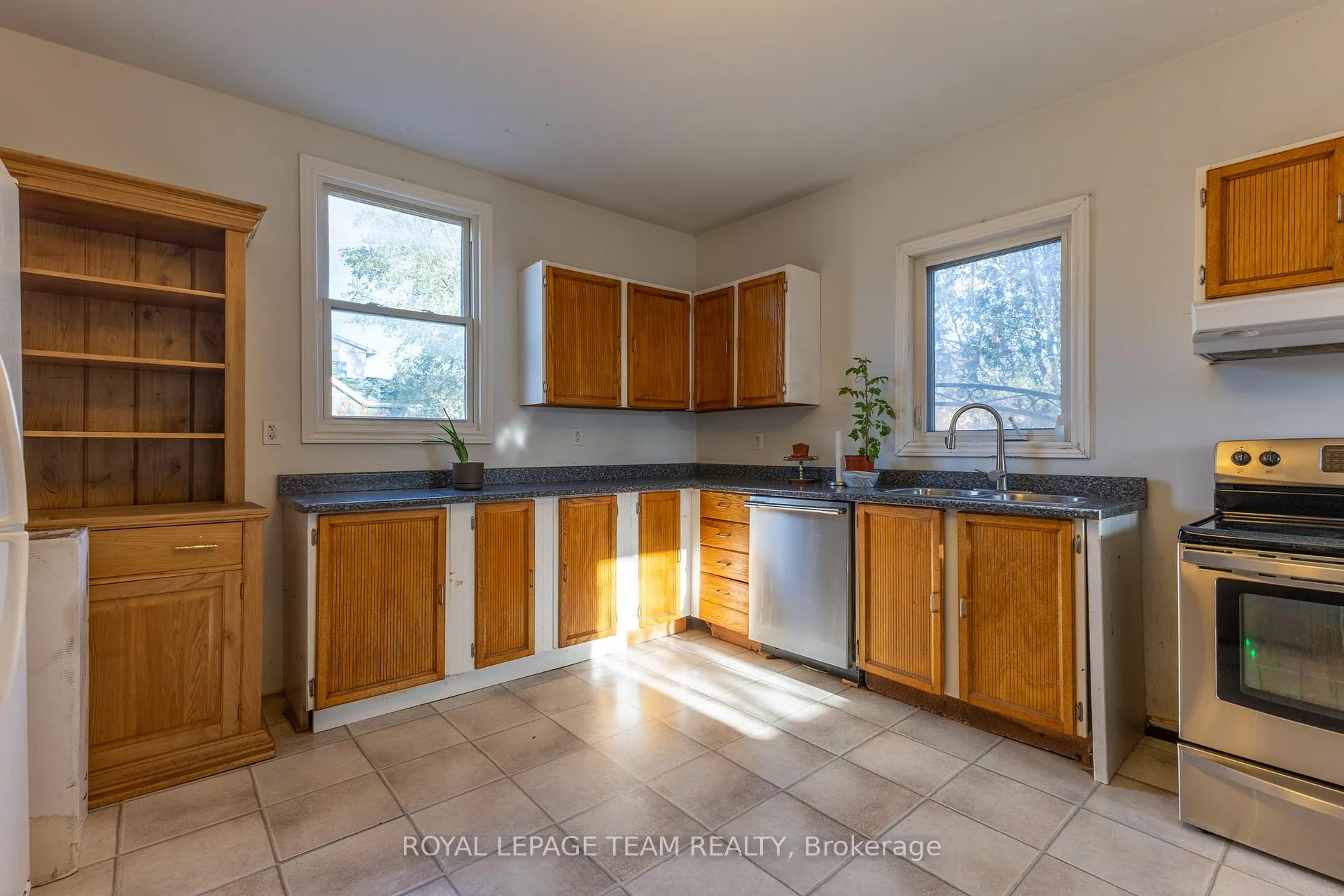 Photo 15 of 31 Daniel Street N, Arnprior — HOMEH