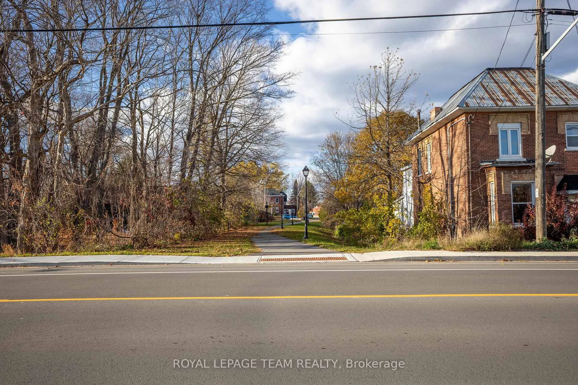 Photo 23 of 31 Daniel Street N, Arnprior — HOMEH