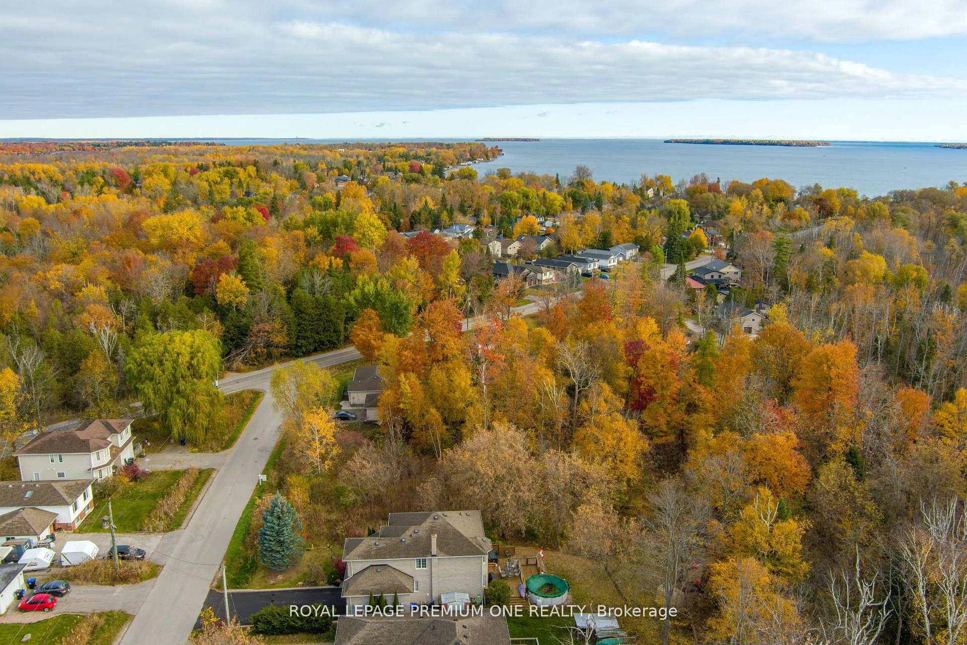 Photo 2 of 909B Willow Street, Innisfil, Lefroy — HOMEH