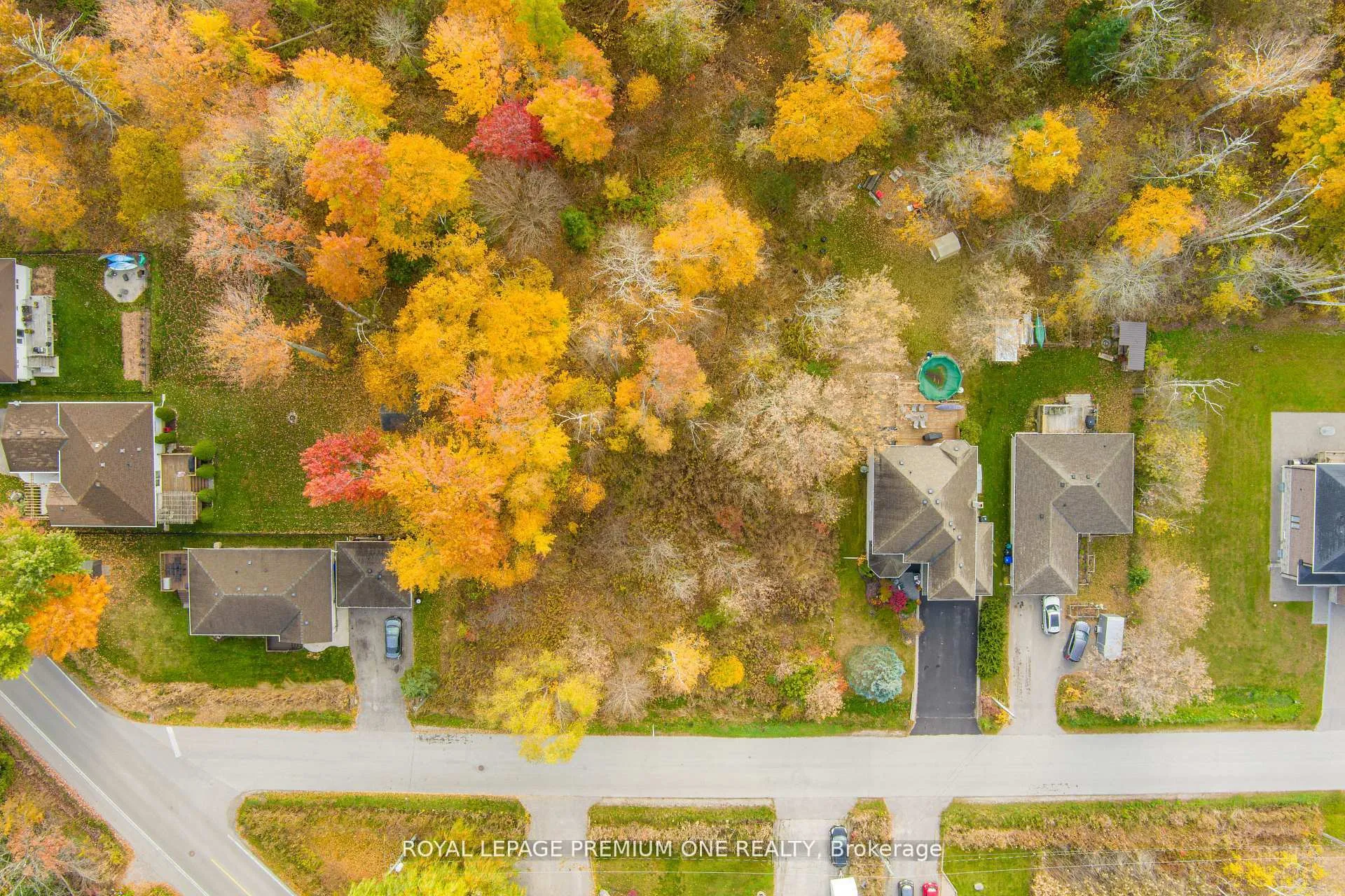 Photo 4 of 909B Willow Street, Innisfil, Lefroy — HOMEH