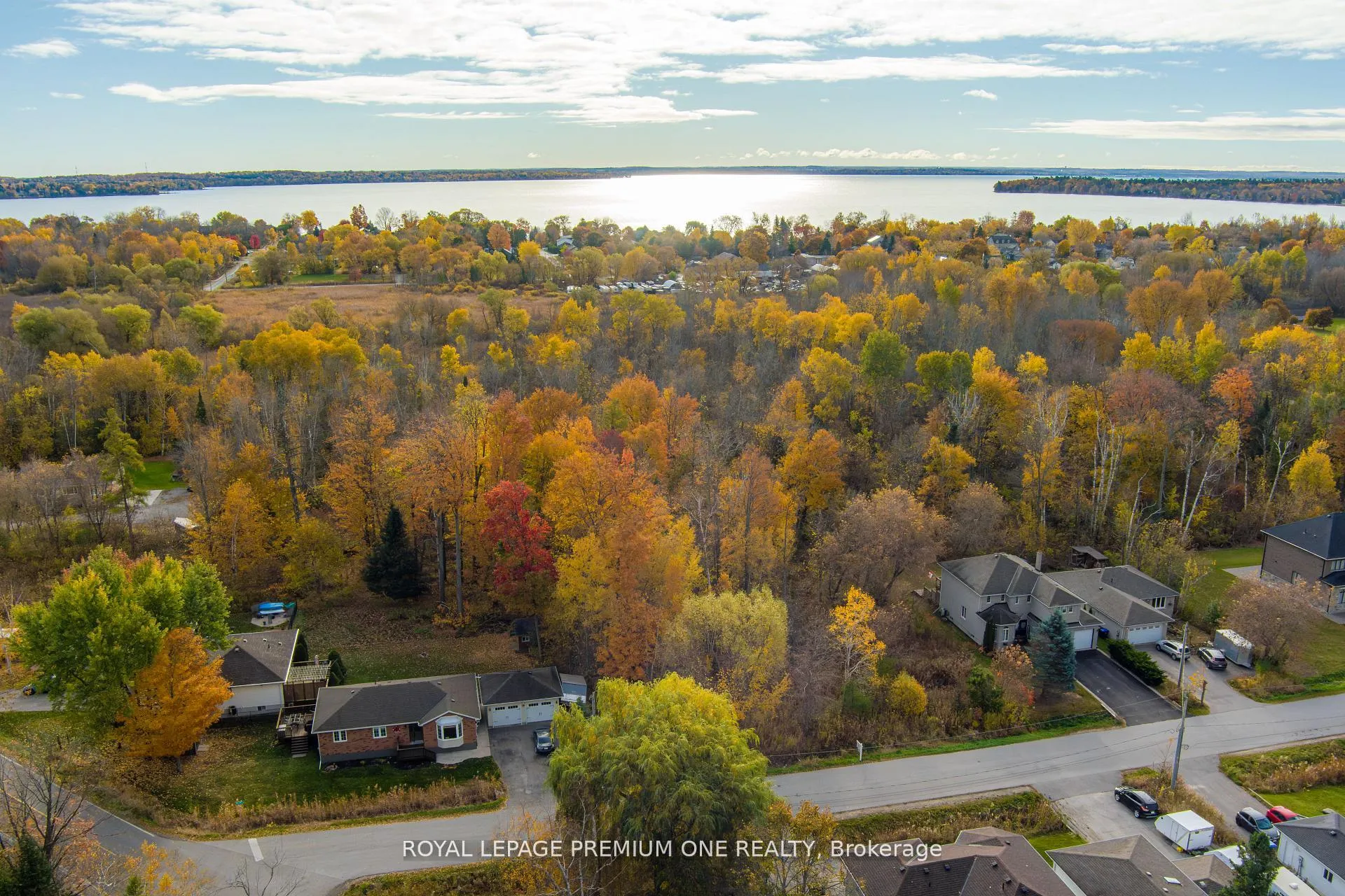 Photo 5 of 909B Willow Street, Innisfil, Lefroy — HOMEH