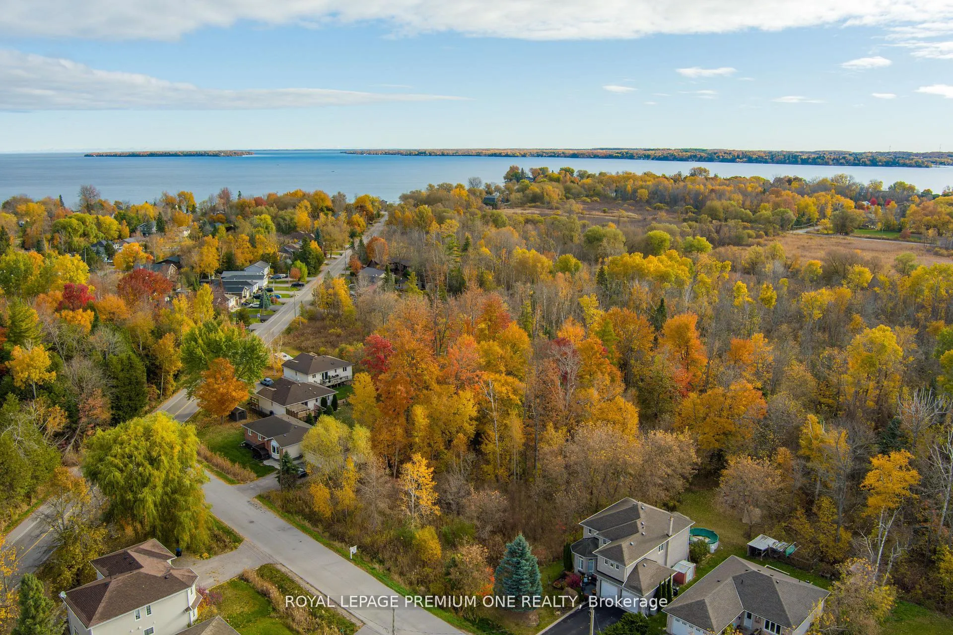Photo 8 of 909B Willow Street, Innisfil, Lefroy — HOMEH