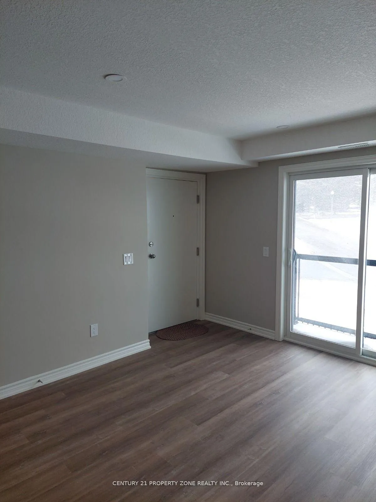 Photo 3 of 245 Chapel Hill Drive, Kitchener, Doon South — HOMEH