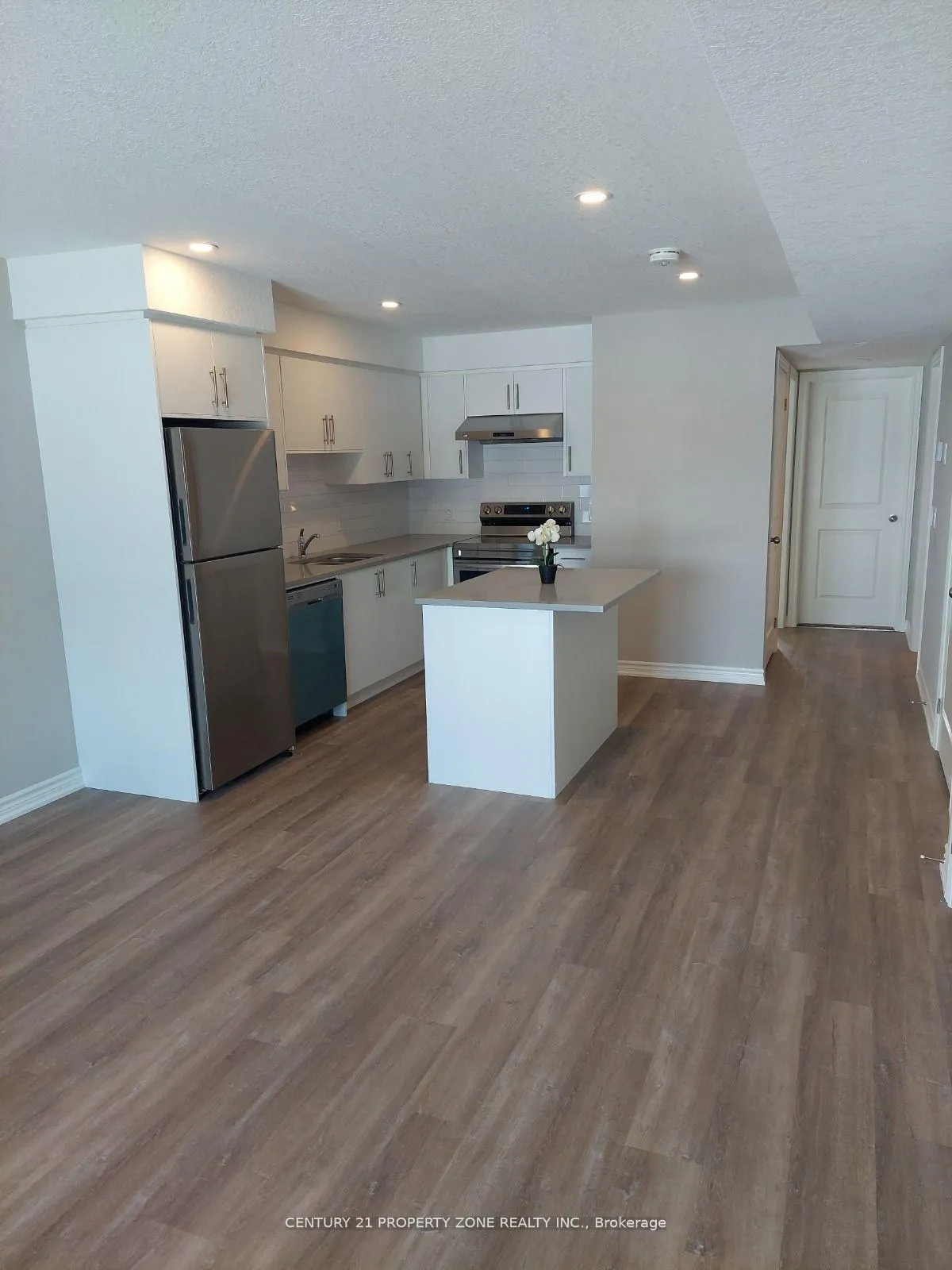 Photo 4 of 245 Chapel Hill Drive, Kitchener, Doon South — HOMEH