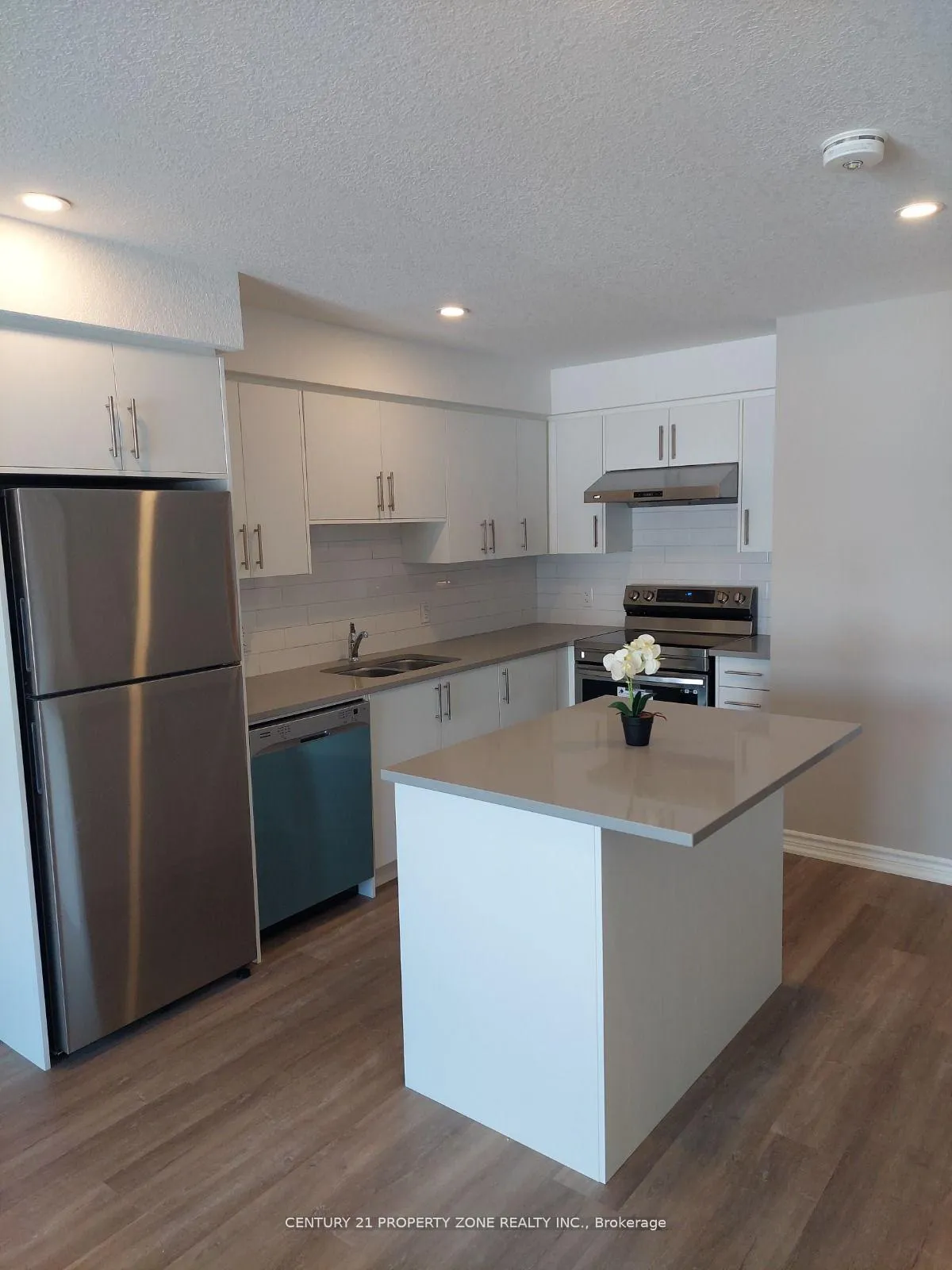 Photo 5 of 245 Chapel Hill Drive, Kitchener, Doon South — HOMEH