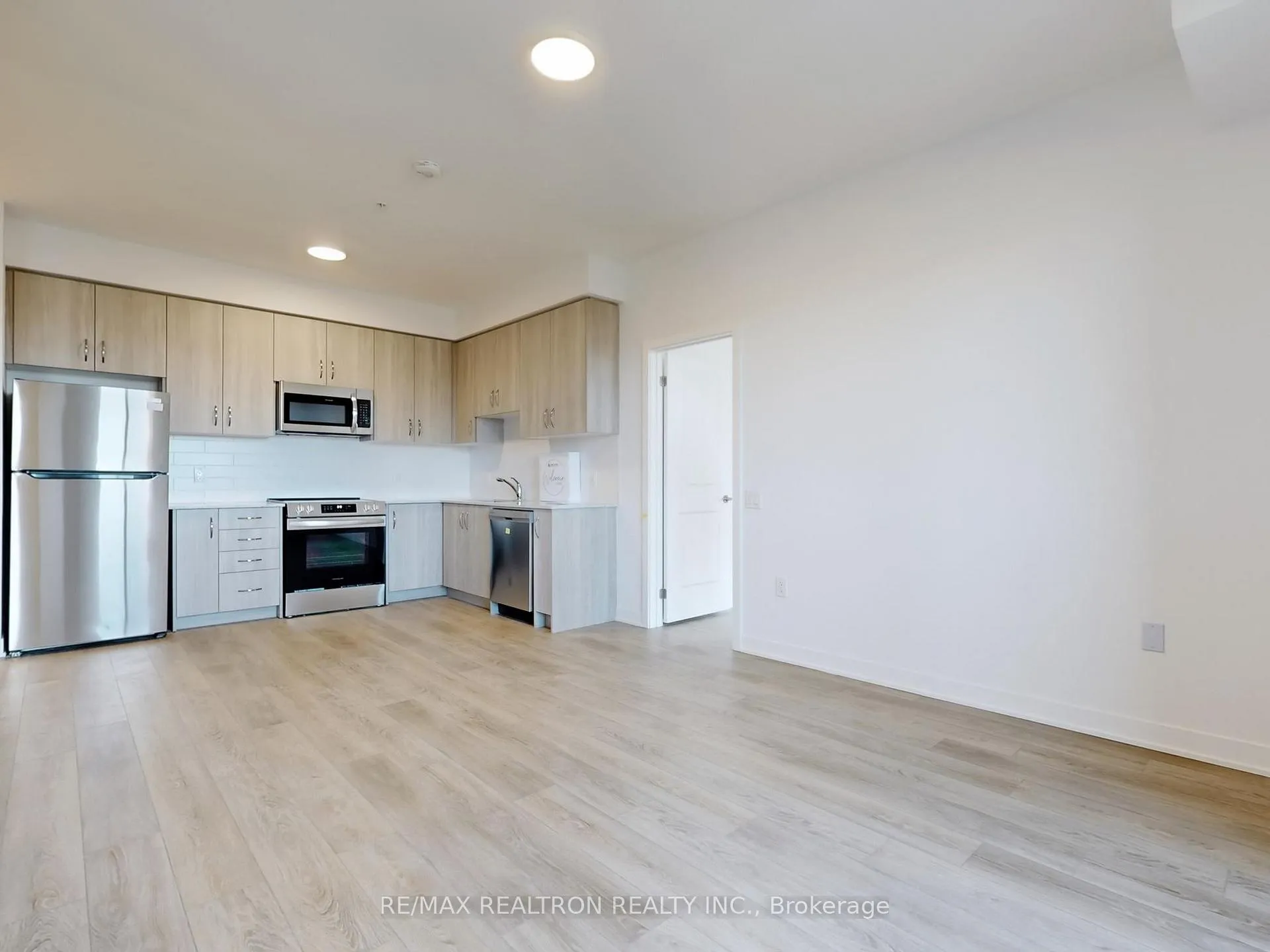 Photo 8 of Unit 413, 385 Arctic Red Drive, Oshawa, Windfields — HOMEH