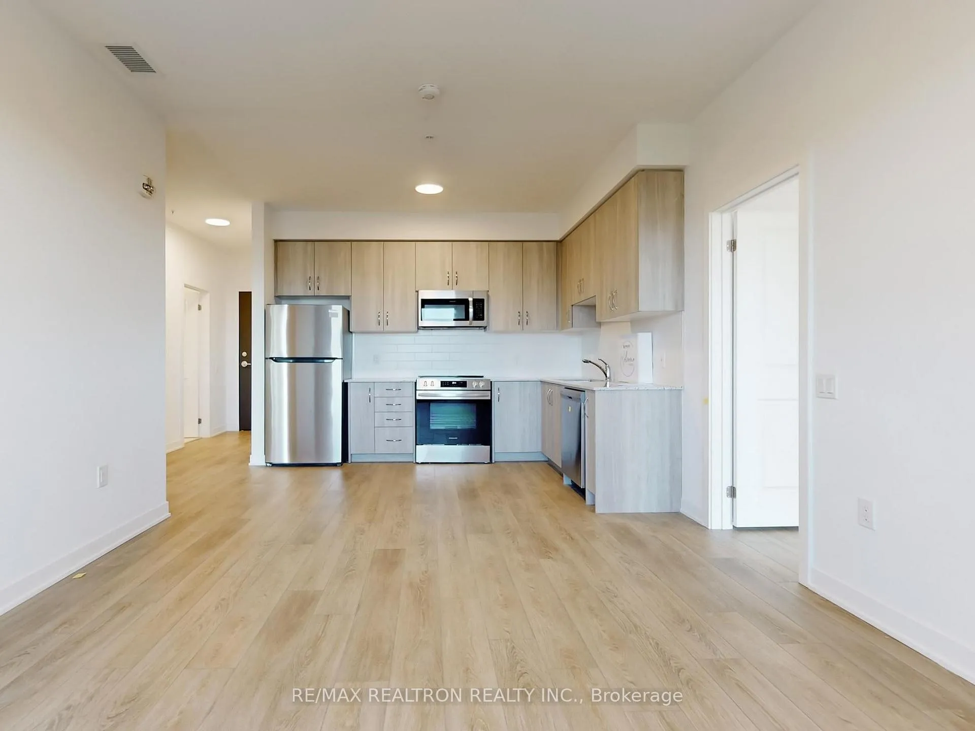 Photo 9 of Unit 413, 385 Arctic Red Drive, Oshawa, Windfields — HOMEH