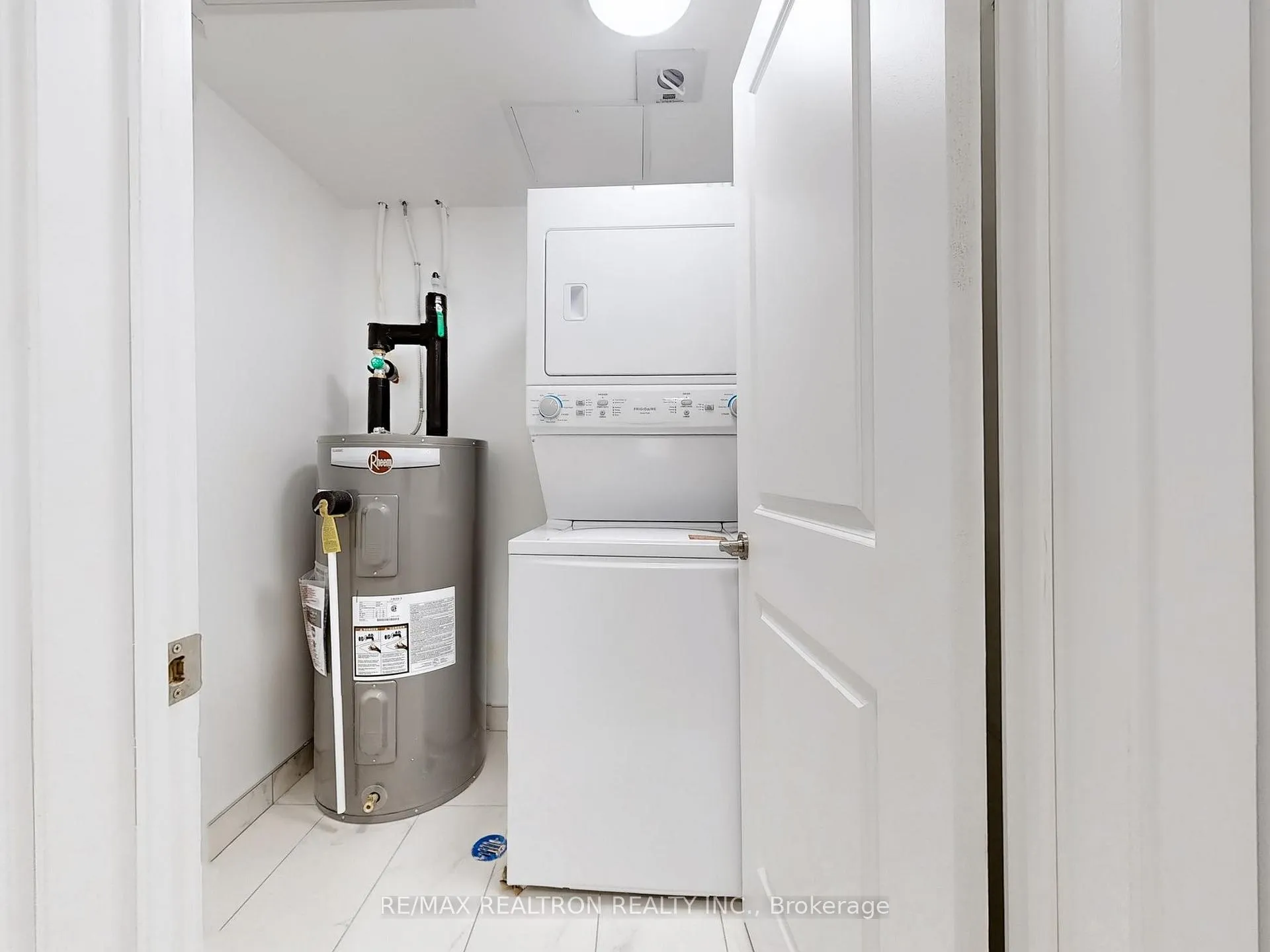 Photo 25 of Unit 413, 385 Arctic Red Drive, Oshawa, Windfields — HOMEH