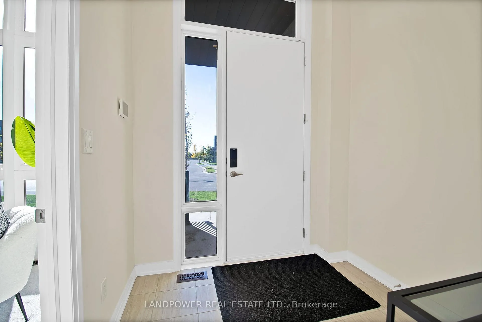 Photo 3 of 30 Lord Melborne Street, Markham, Victoria Square — HOMEH