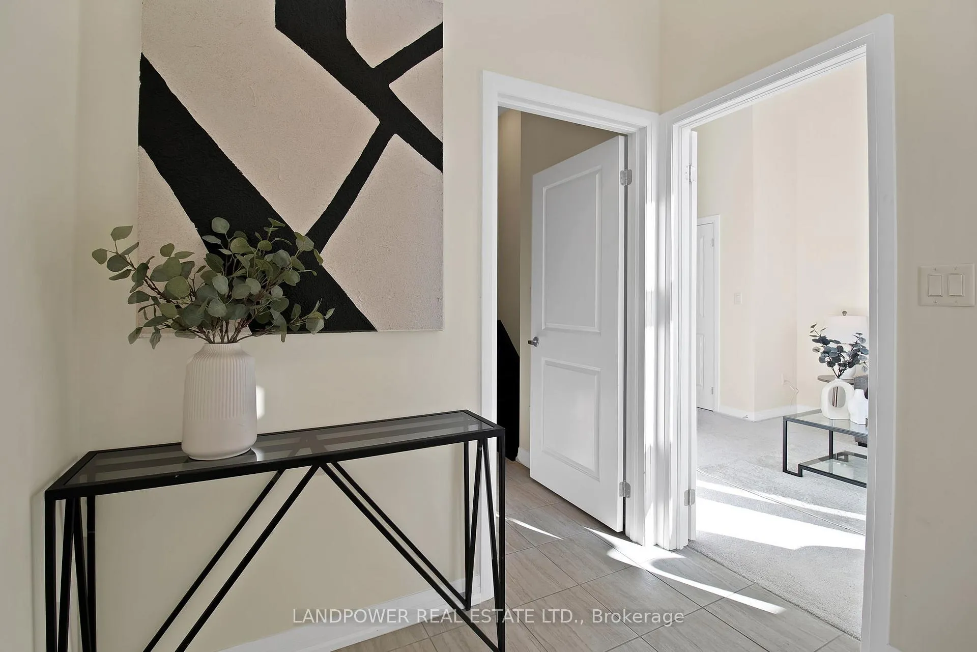 Photo 4 of 30 Lord Melborne Street, Markham, Victoria Square — HOMEH