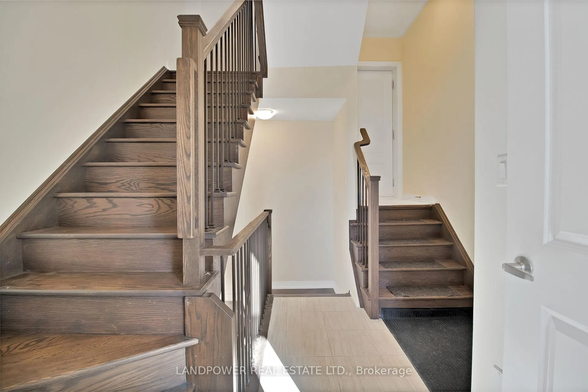 Photo 8 of 30 Lord Melborne Street, Markham, Victoria Square — HOMEH
