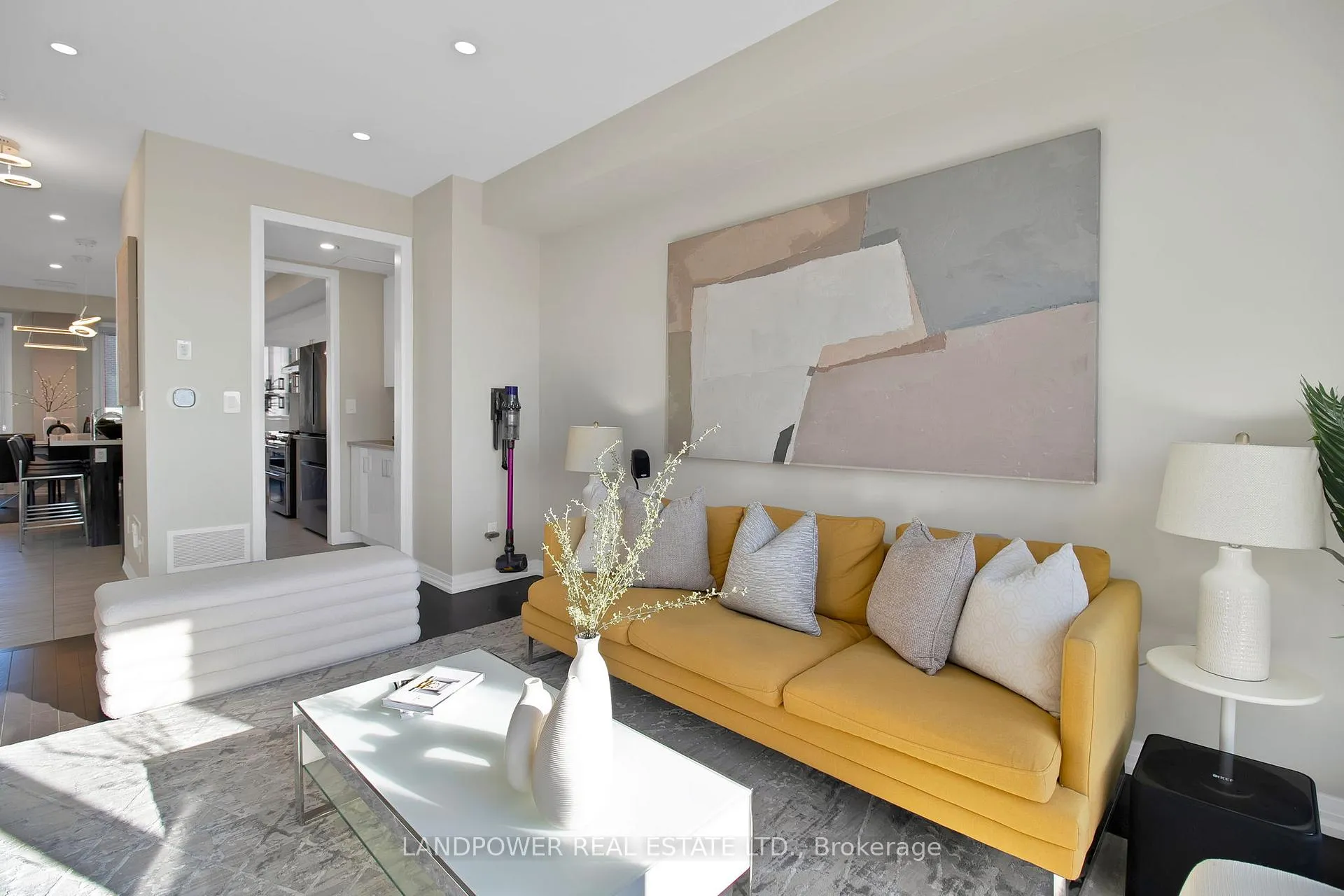 Photo 13 of 30 Lord Melborne Street, Markham, Victoria Square — HOMEH