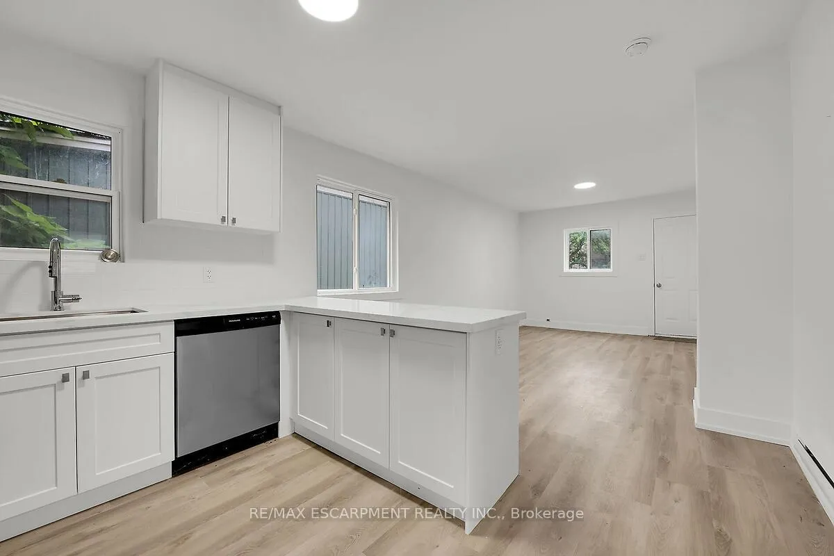 Photo 2 of 34 Rykert Street, St. Catharines, Western Hill — HOMEH