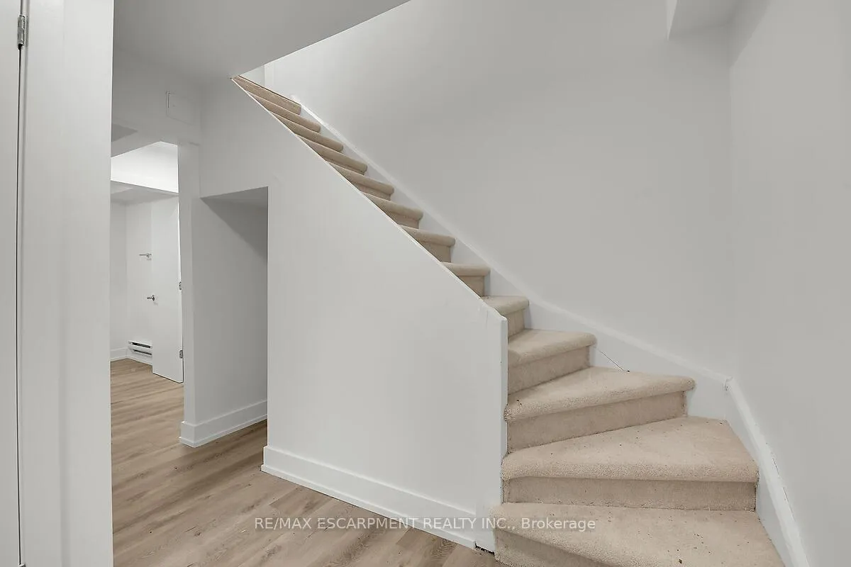 Photo 16 of 34 Rykert Street, St. Catharines, Western Hill — HOMEH