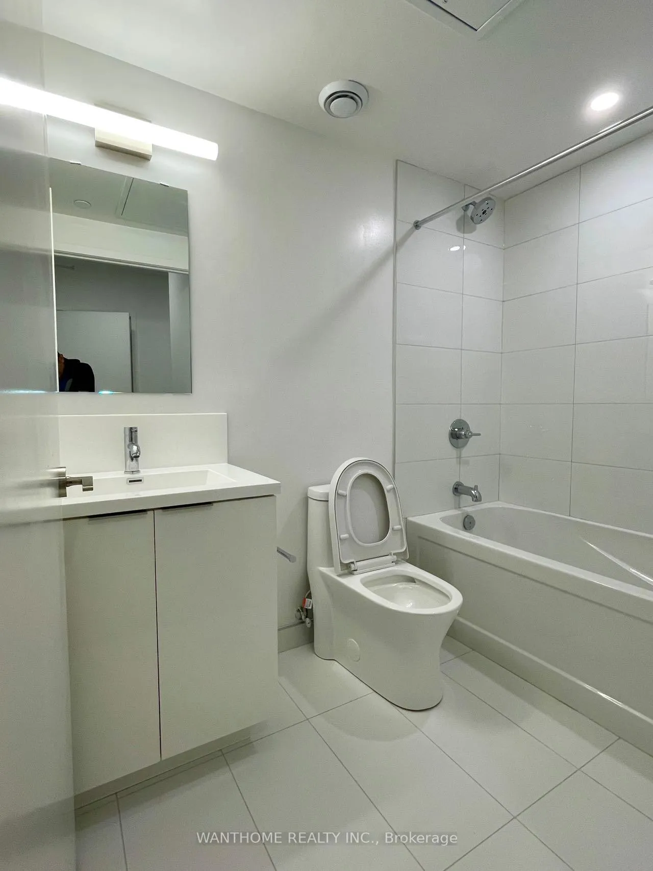 Photo 6 of Unit 708, 238 Simcoe Street, Toronto, Kensington-Chinatown — HOMEH